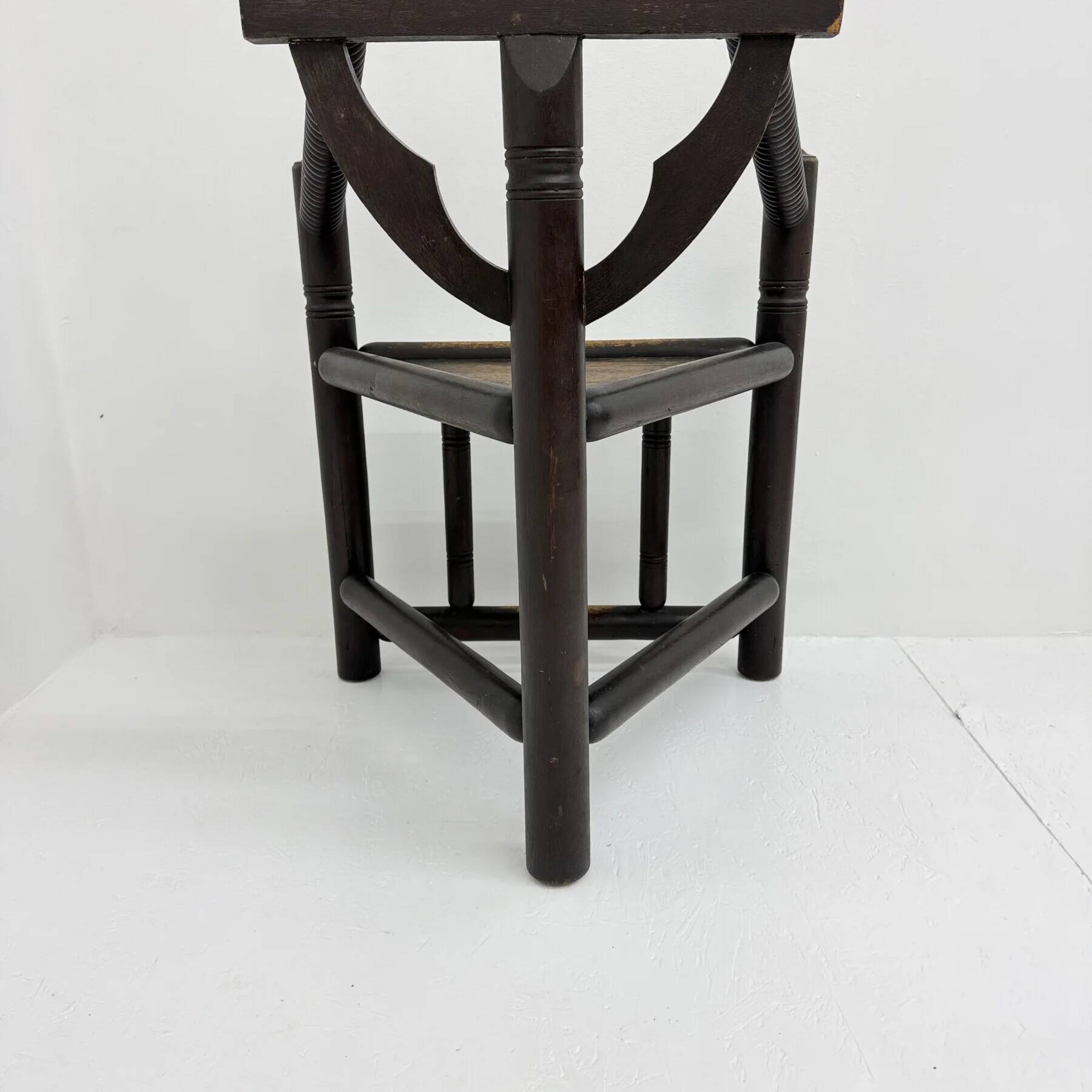Fauteuil à bras trépied suédois en chêne massif, années 1960