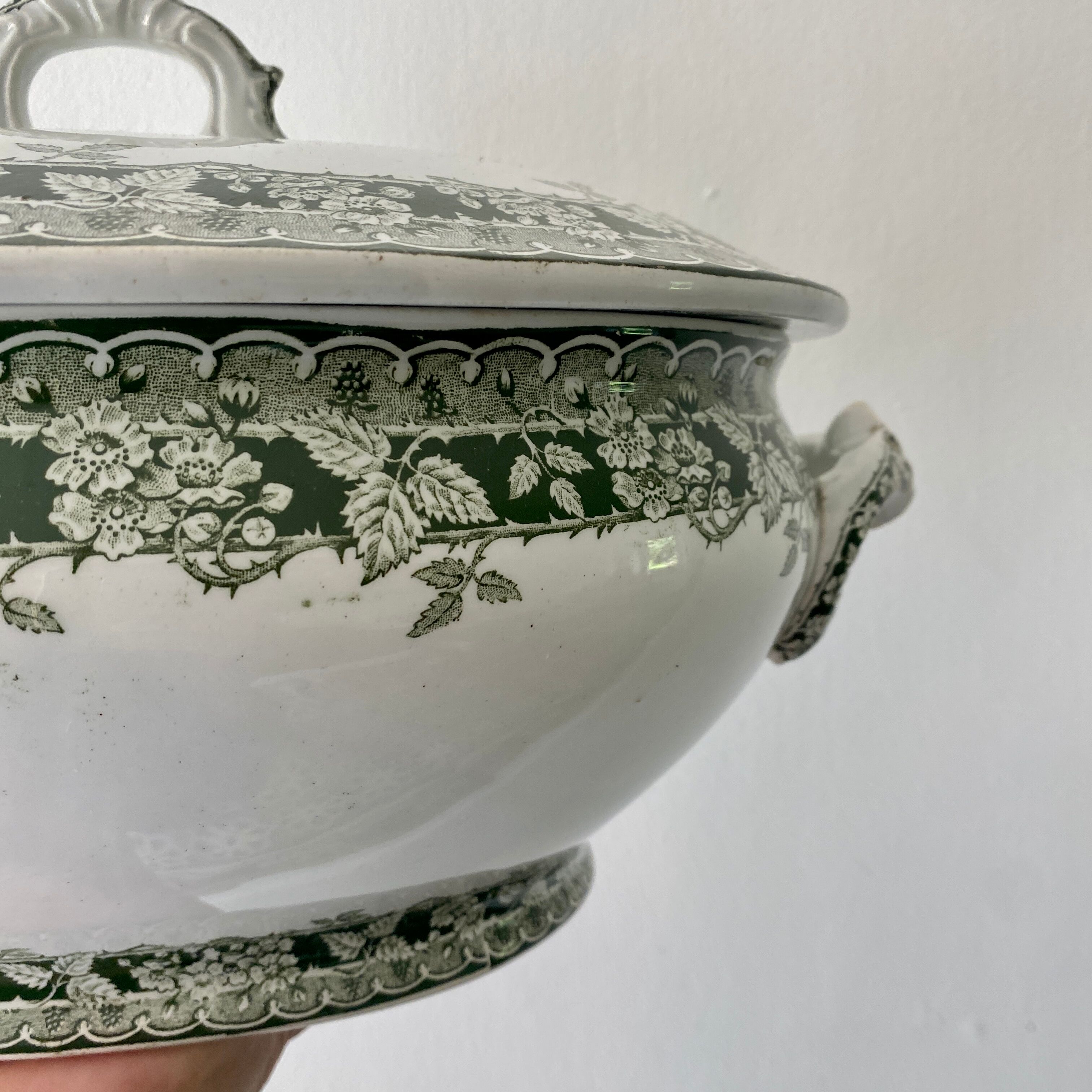 Large old tureen in iron earth, model Murier de Saint amand