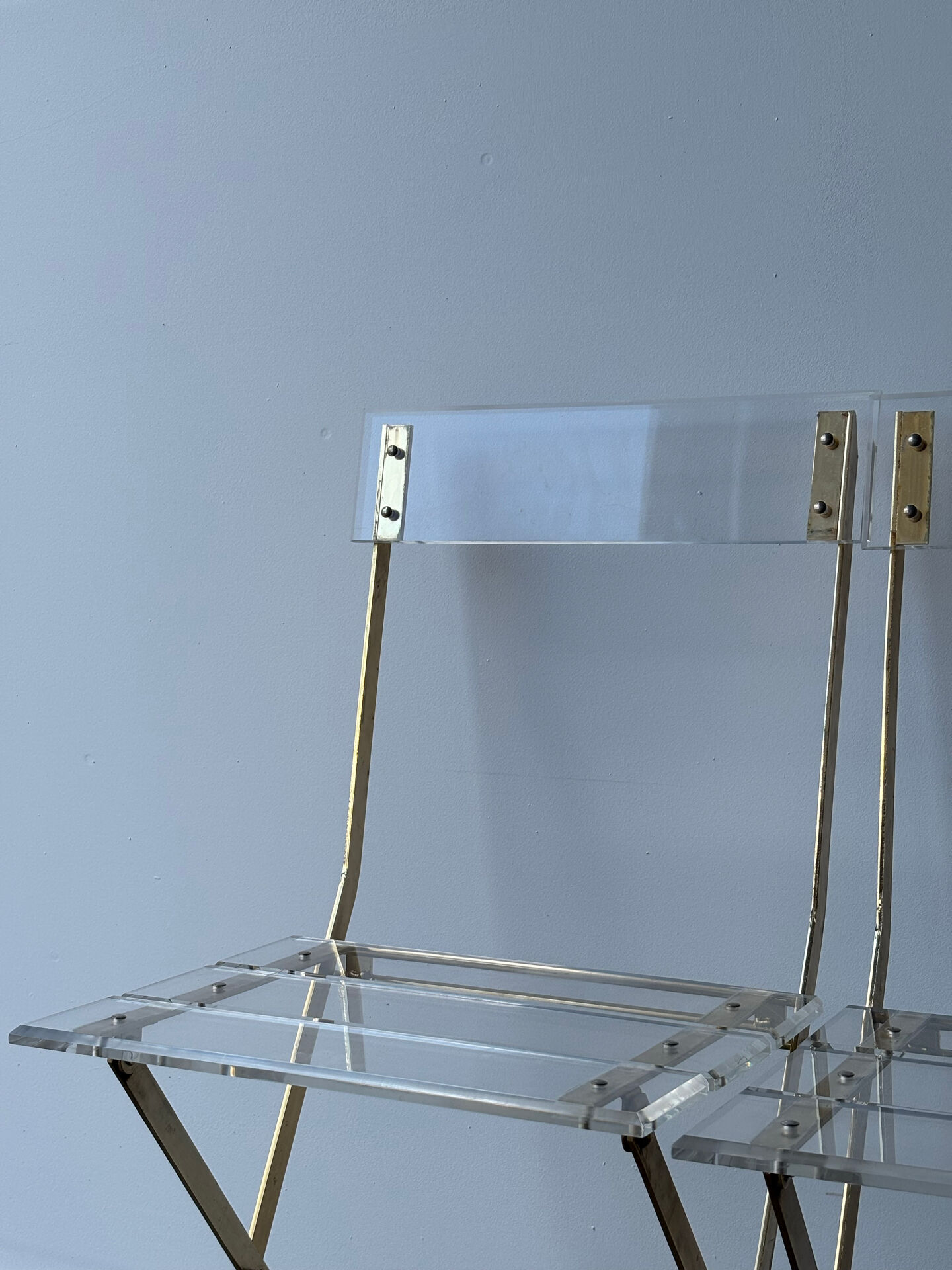 4 chaises pliantes « les invisibles » pour Marais international 1970