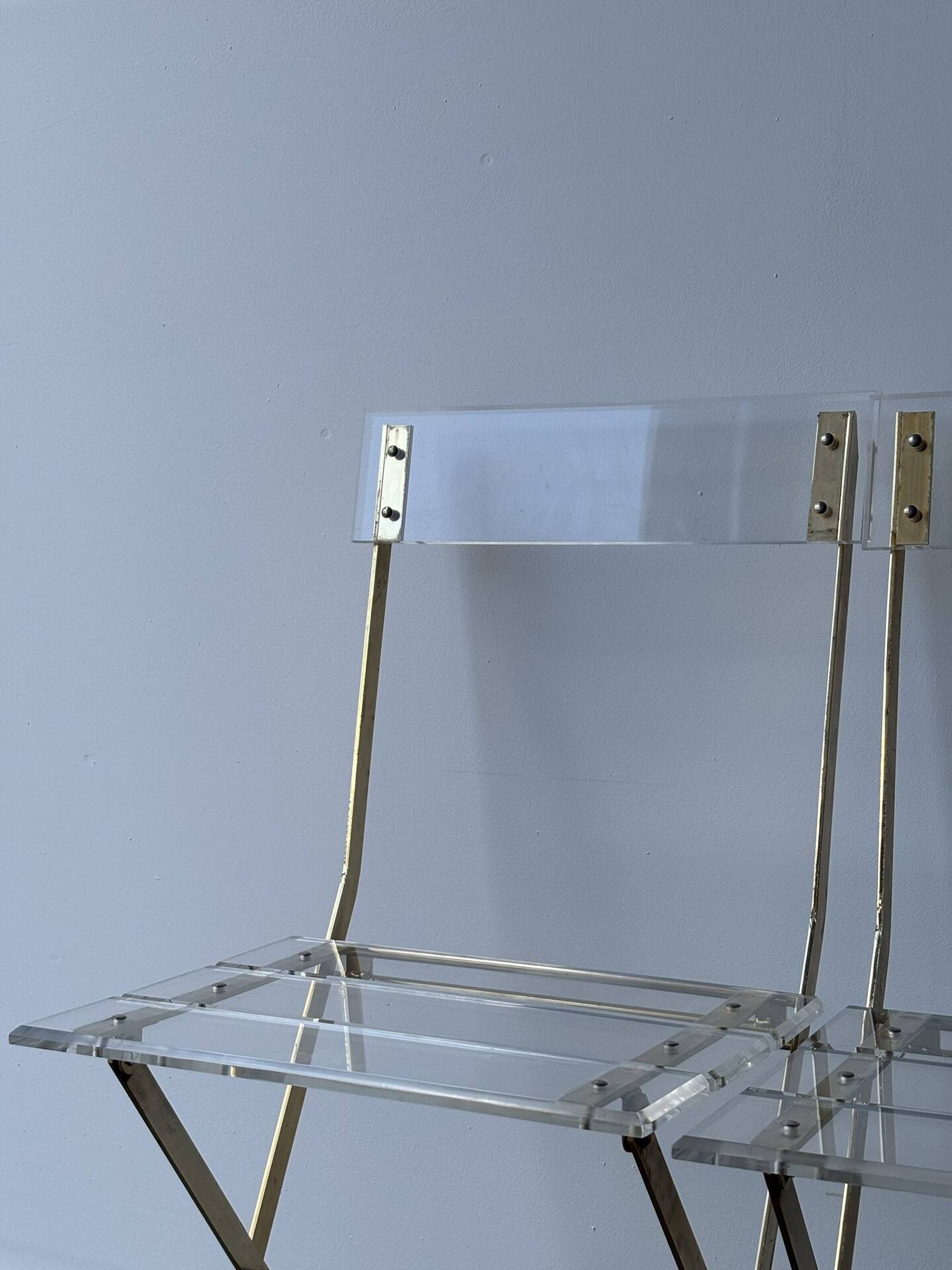 4 chaises pliantes « les invisibles » pour Marais international 1970