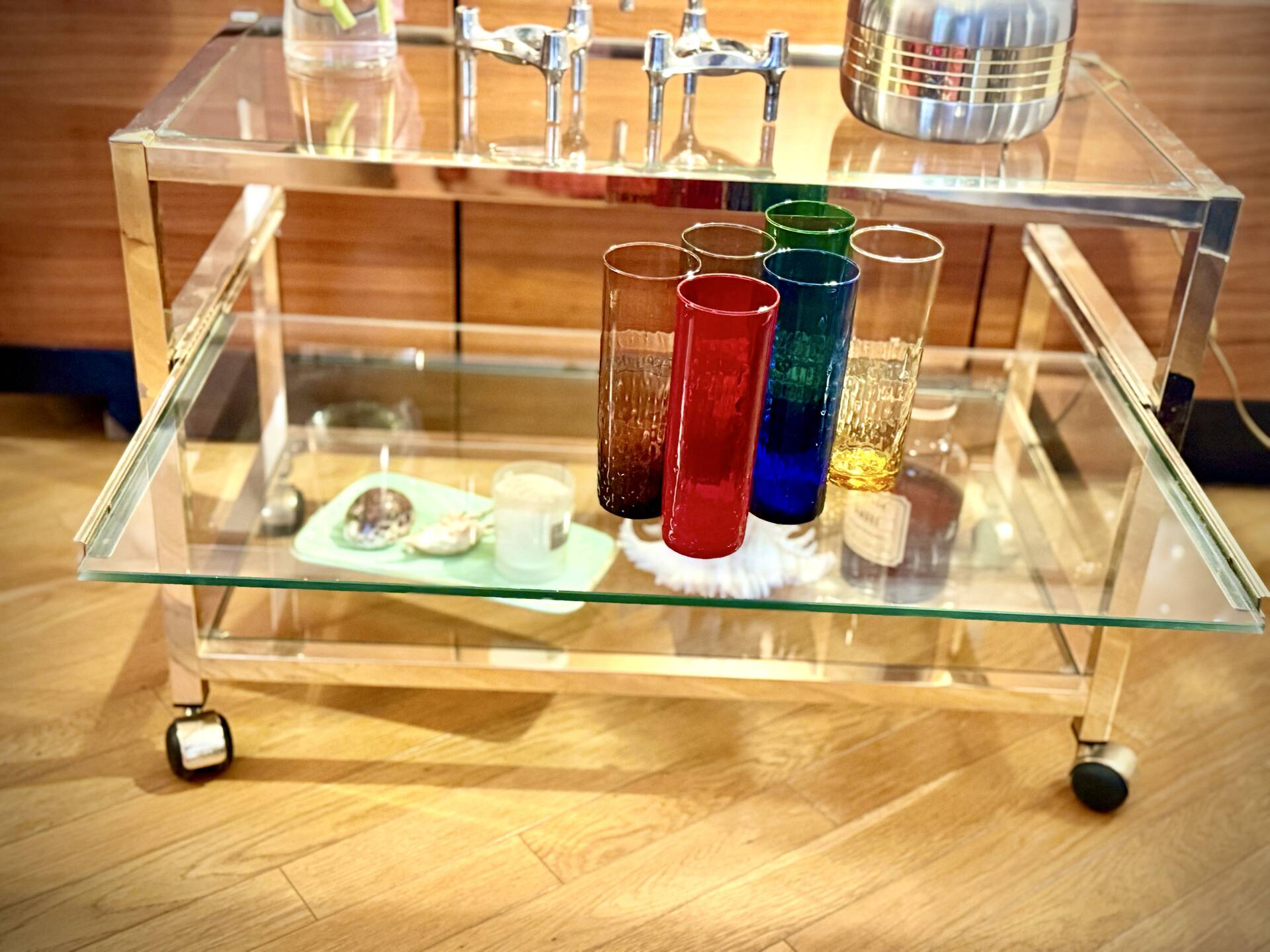 Title: Hollywood Regency chrome & glass side table – 1970s