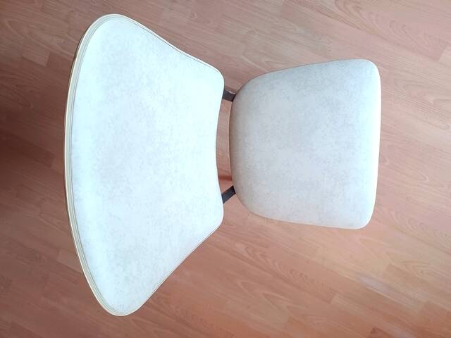 5 vintage chairs from the 60s, white leatherette, mahogany wood