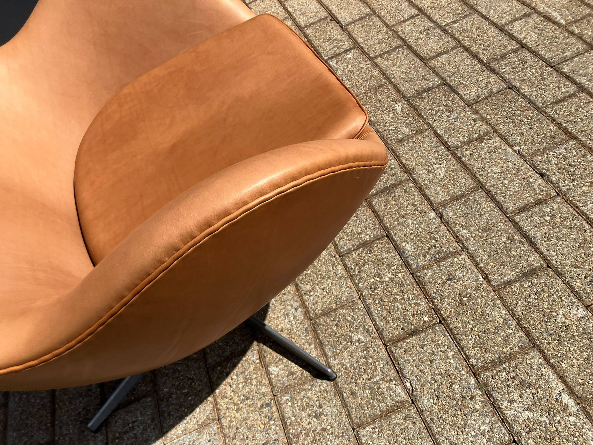 Fritz Hansen Egg Chair 07-'63 Cognac Camel vintage leather NEW CONDITION!!