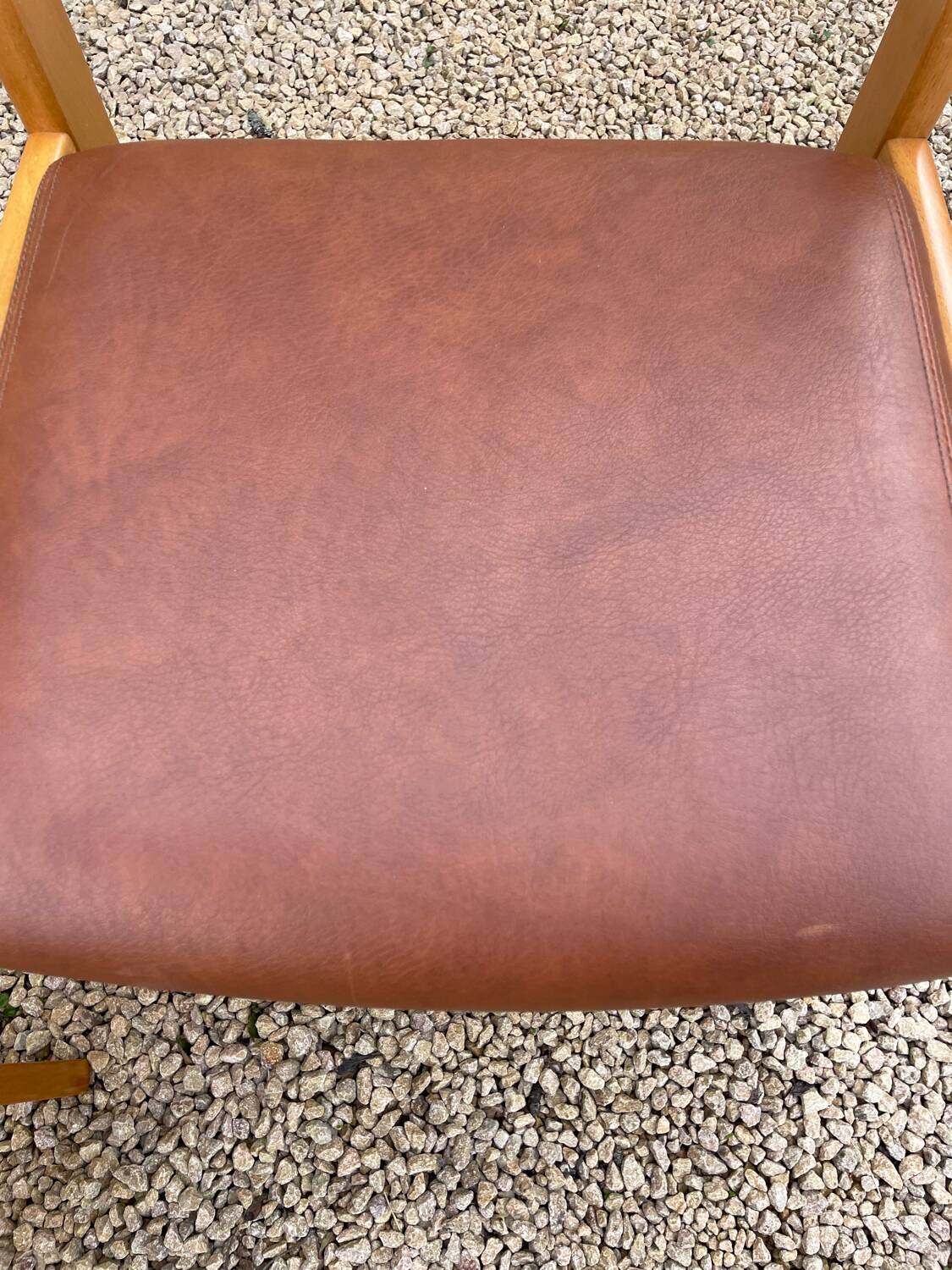 Paire de chaises vintage bois et Skaï