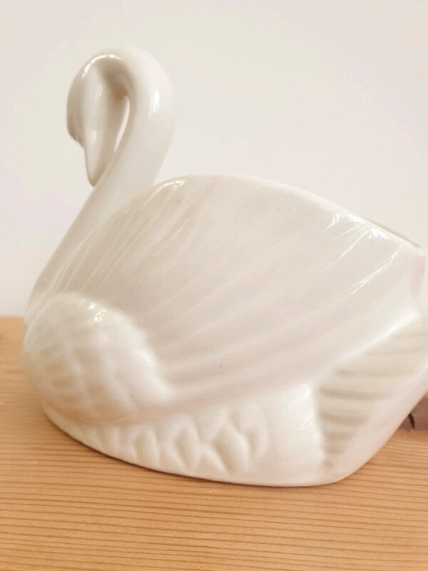 Ceramic swan pot cover