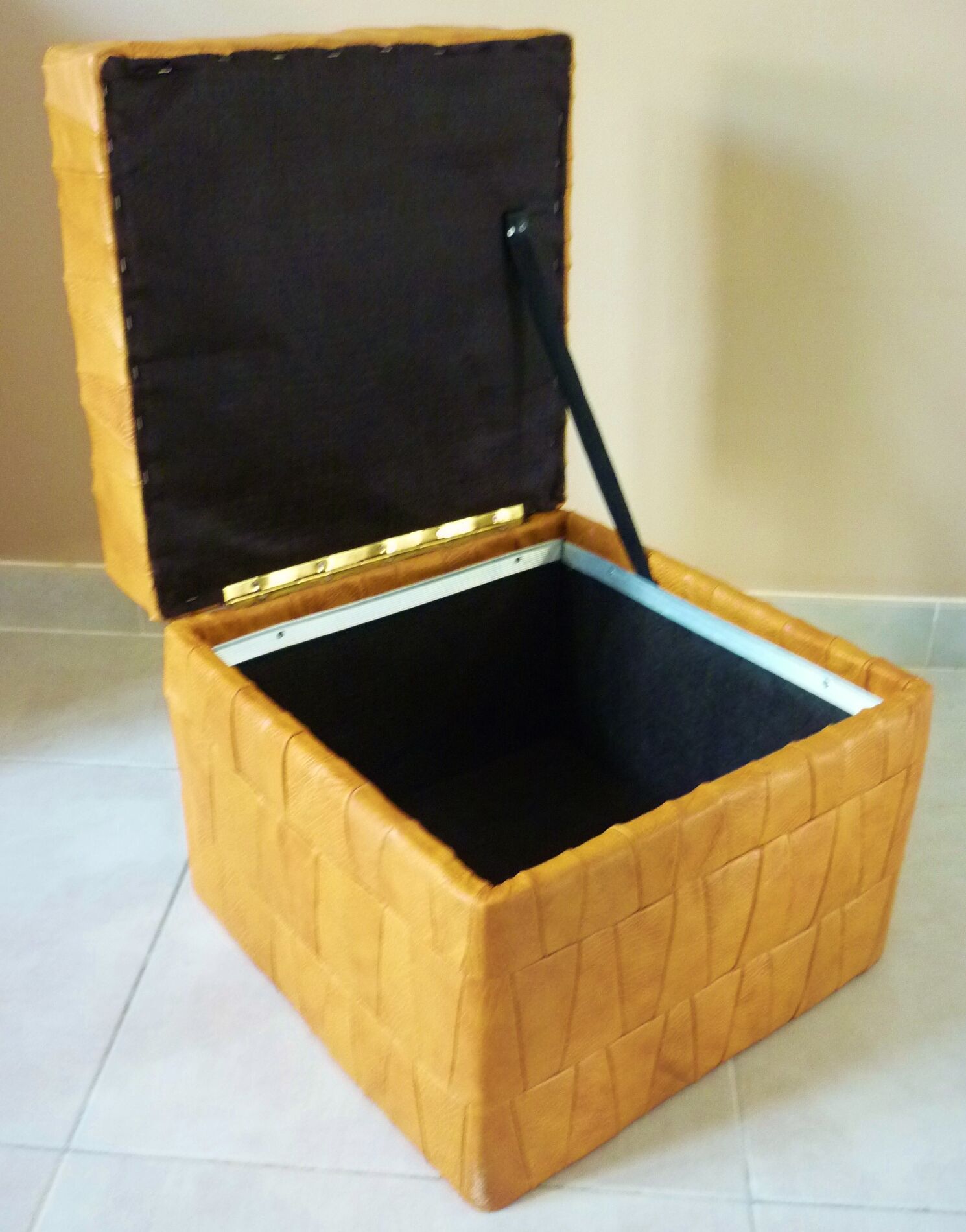 Stool, leather storage chest, 60