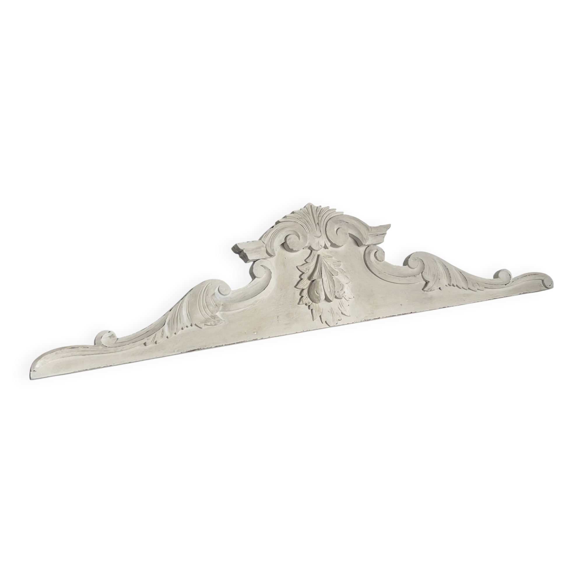 Ancien fronton, bois sculpté