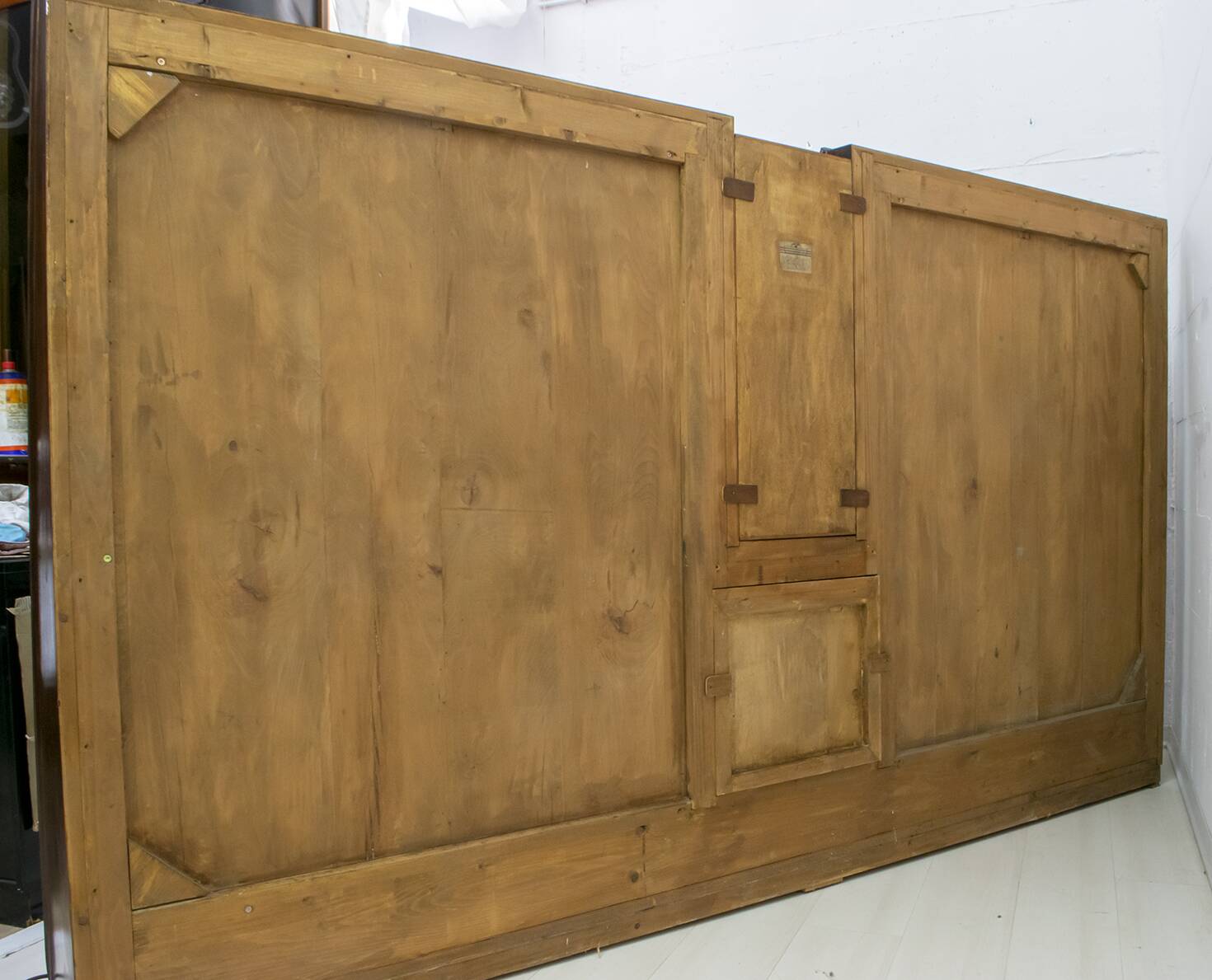 Guglielmo Ulrich Rare Mid-Century Modern Italian Walnut Bar Cabinet, 1940s