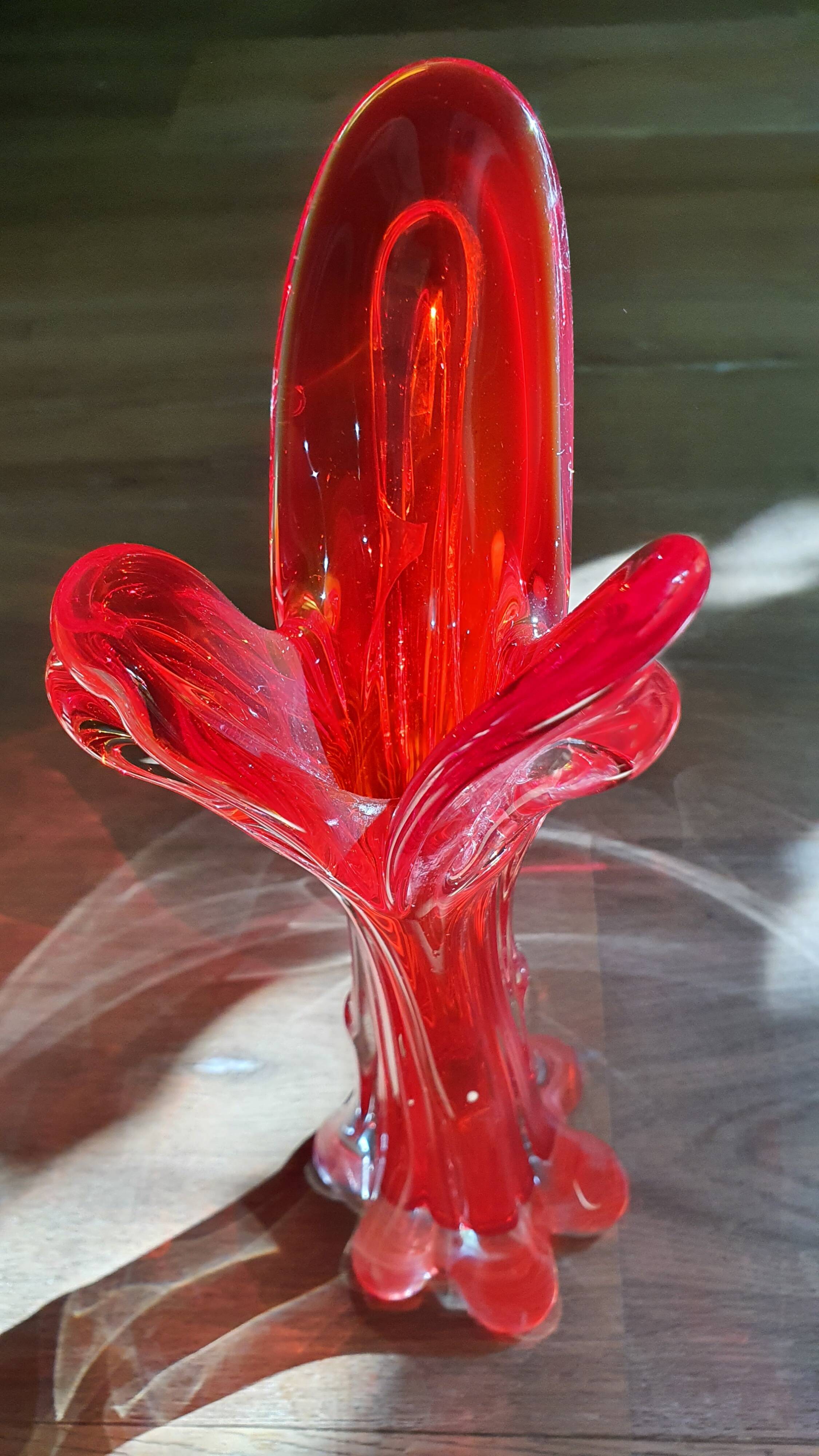 Trilobe vase in transparent Murano glass and vintage magenta