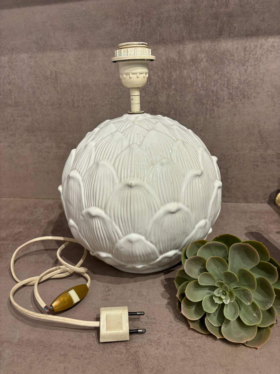 Vintage artichoke lamp