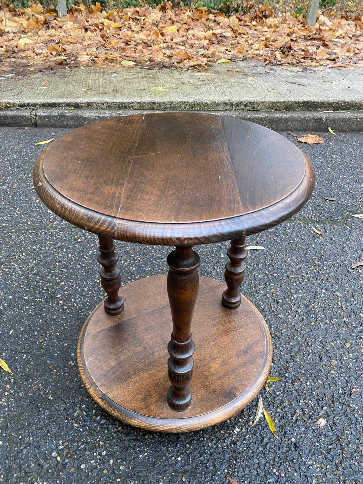 Small round vintage shelf in solid oak, circa 1900