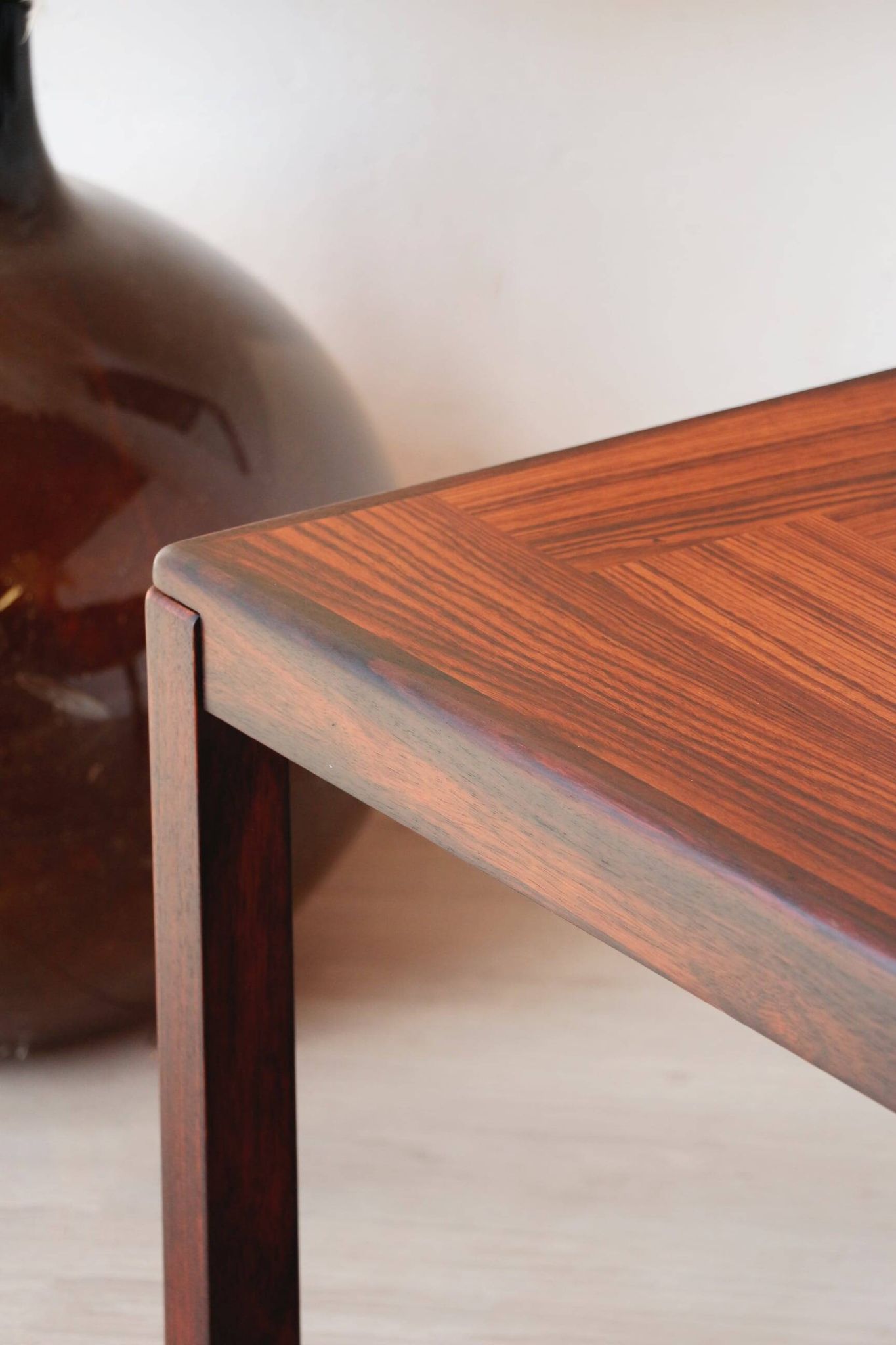 Table d’appoint carrée en palissandre – Henning Kjaernulf pour Vejle Stole