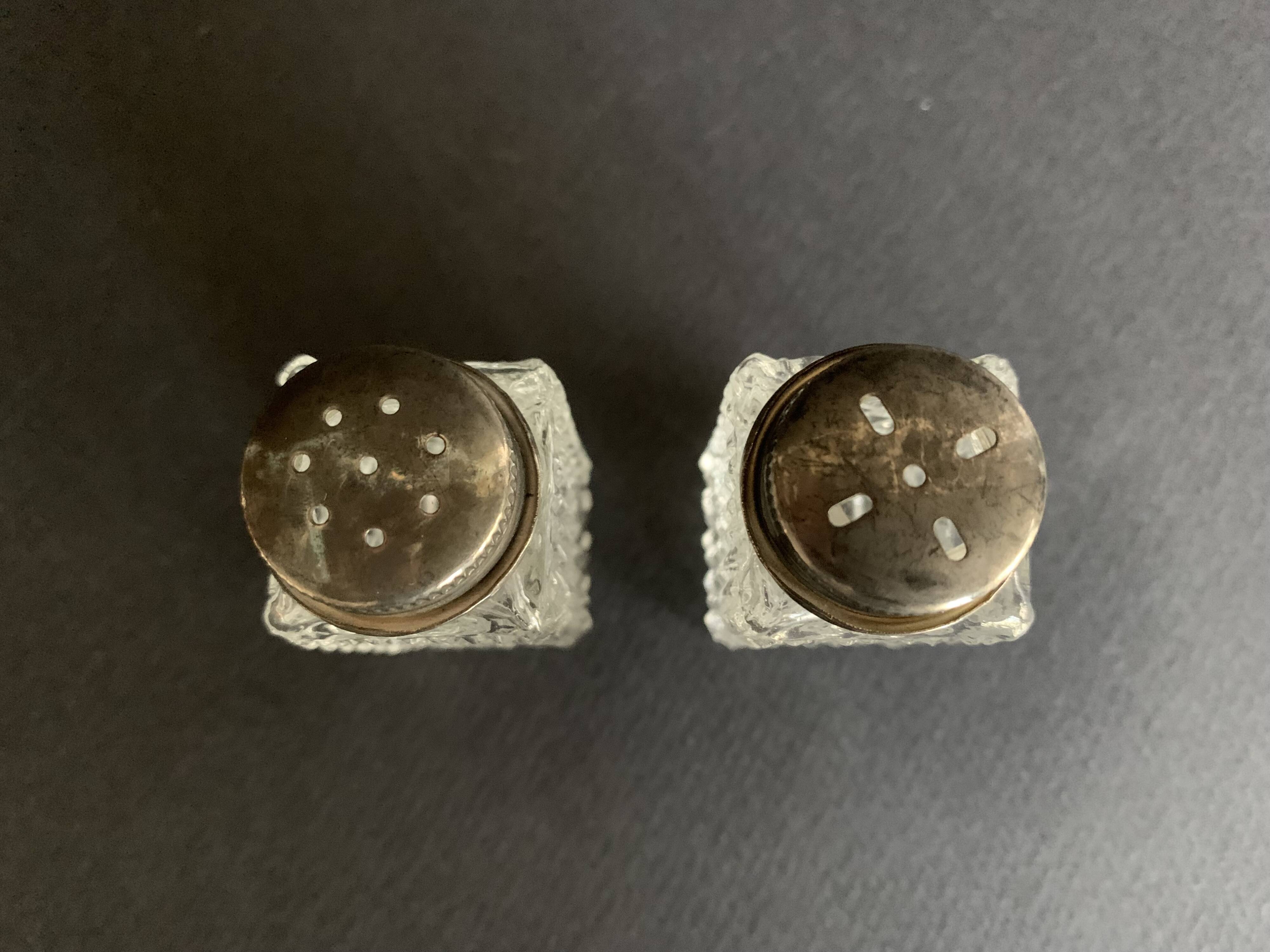 Salière et poivrières en verre pointe de diamant des années 60