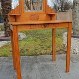 Art Deco hairdresser with bevelled mirror