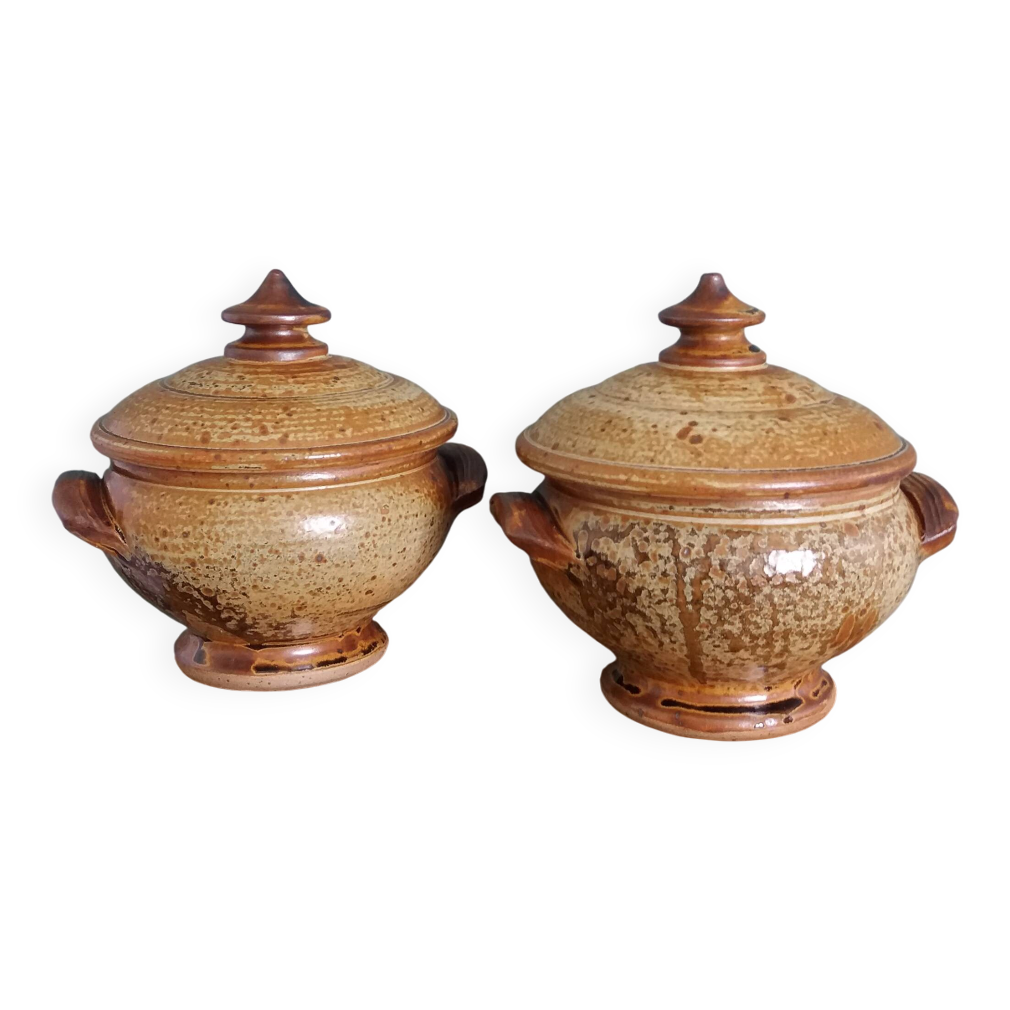 Soup bowls covered signed by Jean-Pierre Prud’homme in Puisaye stoneware.