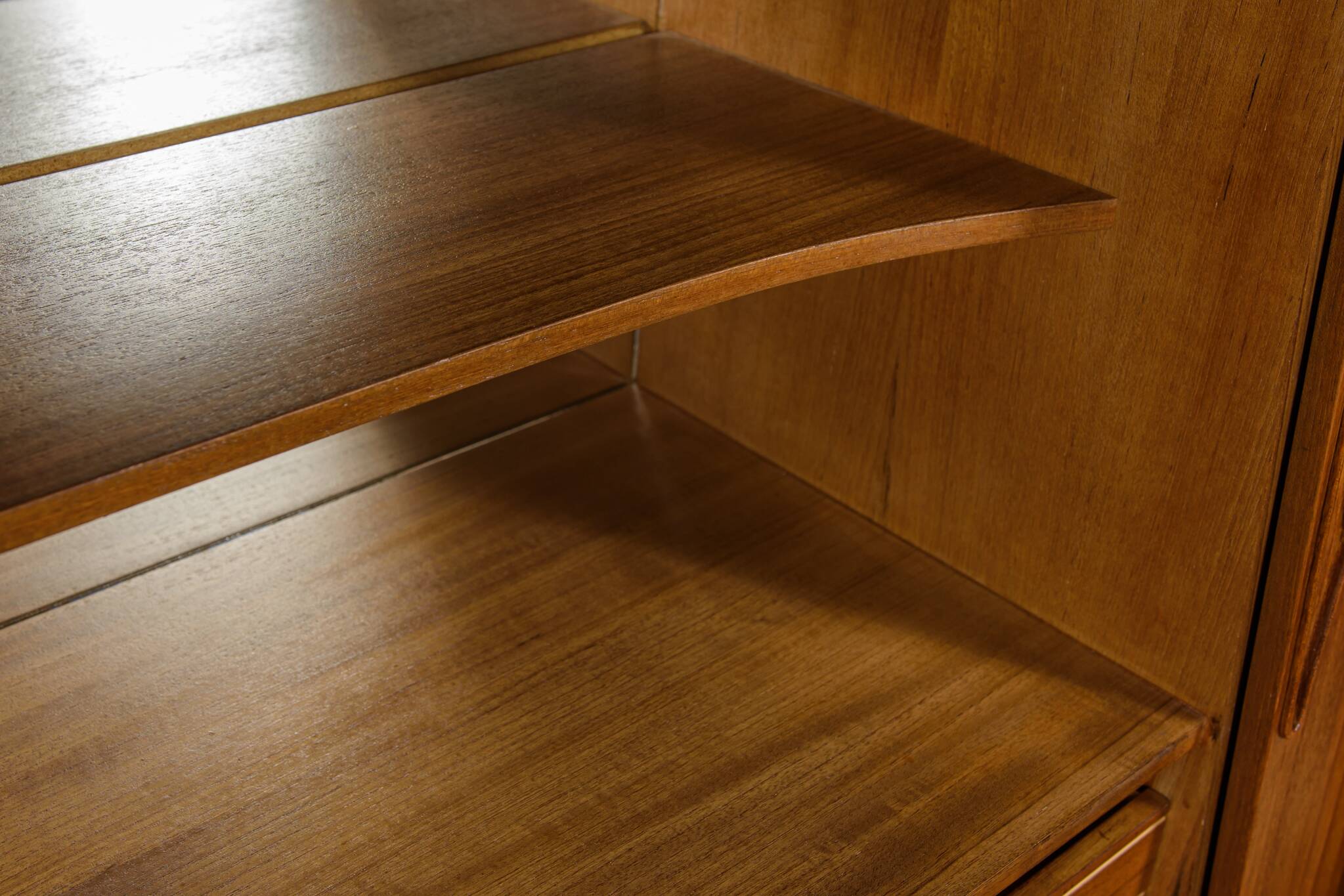 Buffet haut en teck de style moderne du milieu du siècle, fabriqué par Farso Mobelfabrik, Danemark.