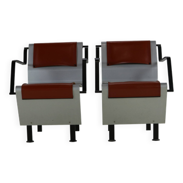 Ensemble de deux chaises de design belge en aluminium et acier, style années 80.