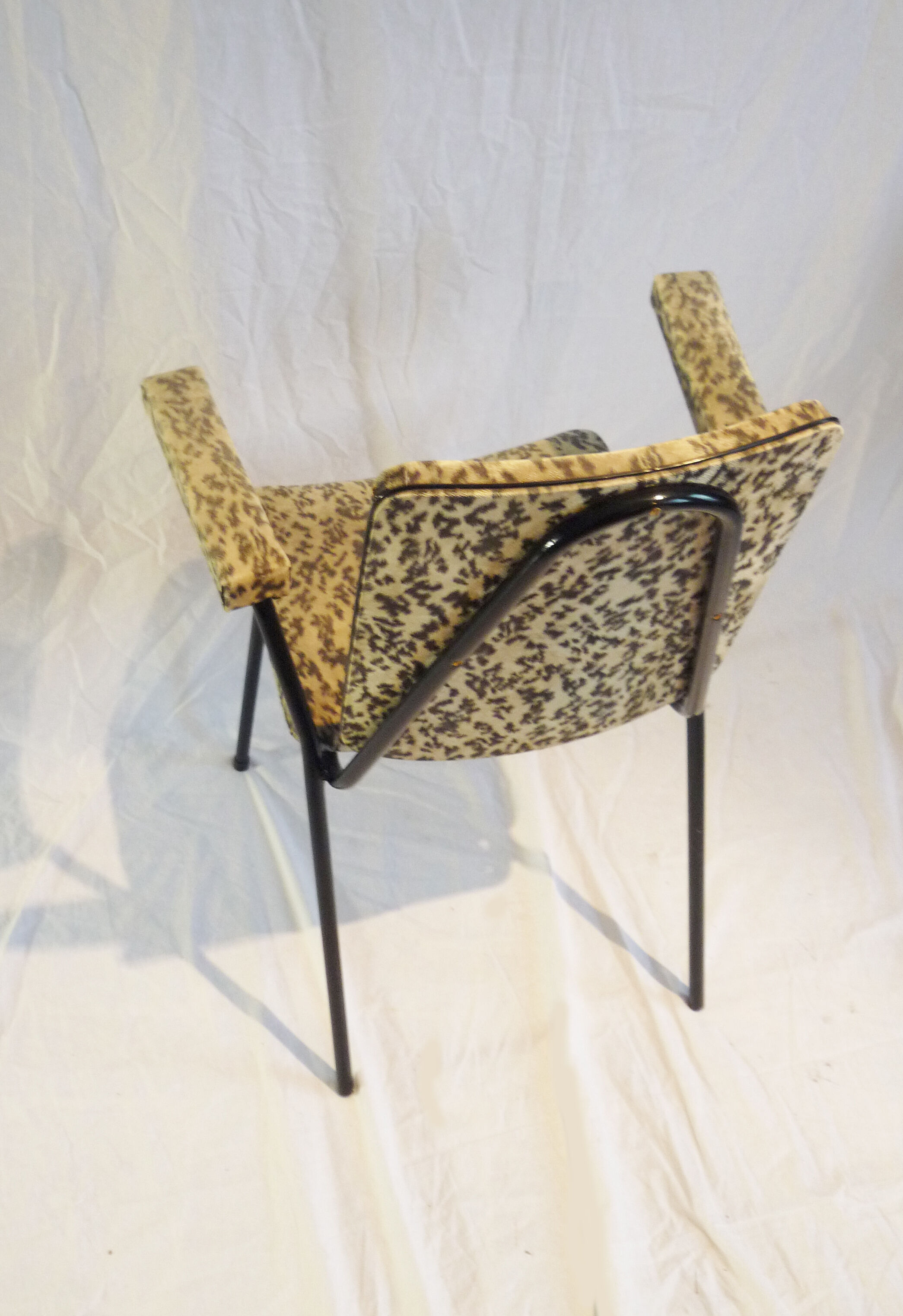 2 small black and white armchairs