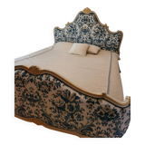 Venetian style bed