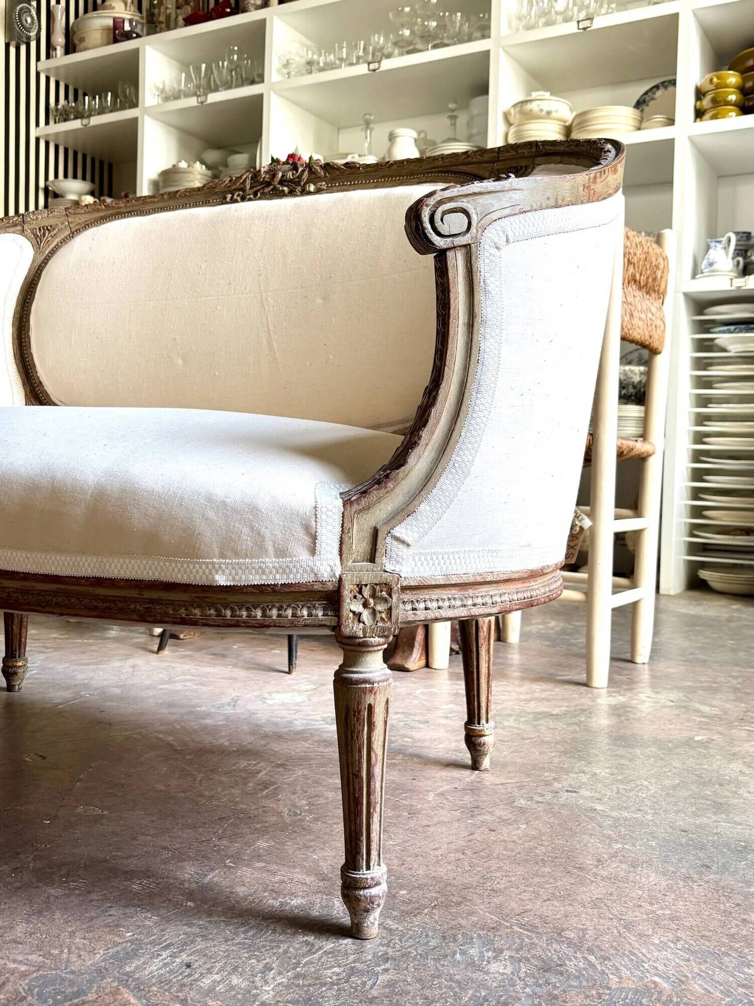 Two-seater basket bench in carved wood and beige mixed fabric, 18th century.