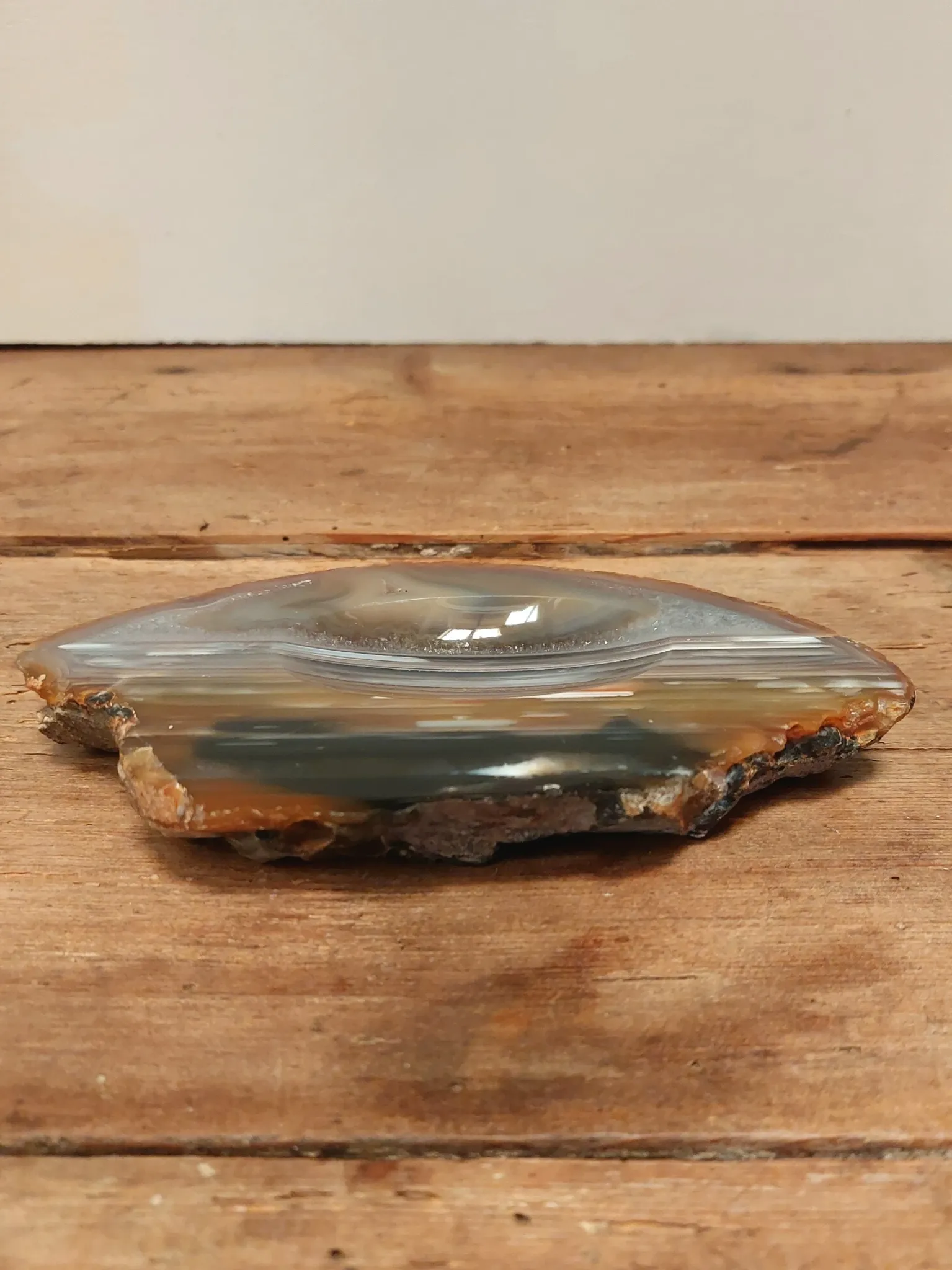 Vintage ashtray made of polished agate stone.