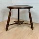 Table basse ronde, tripode, de style breton