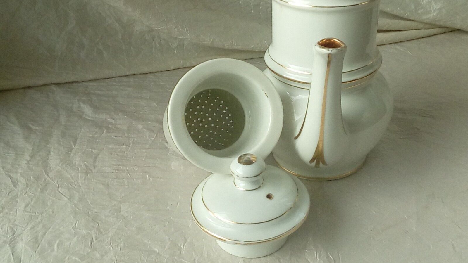 Theiere in villedieu porcelain