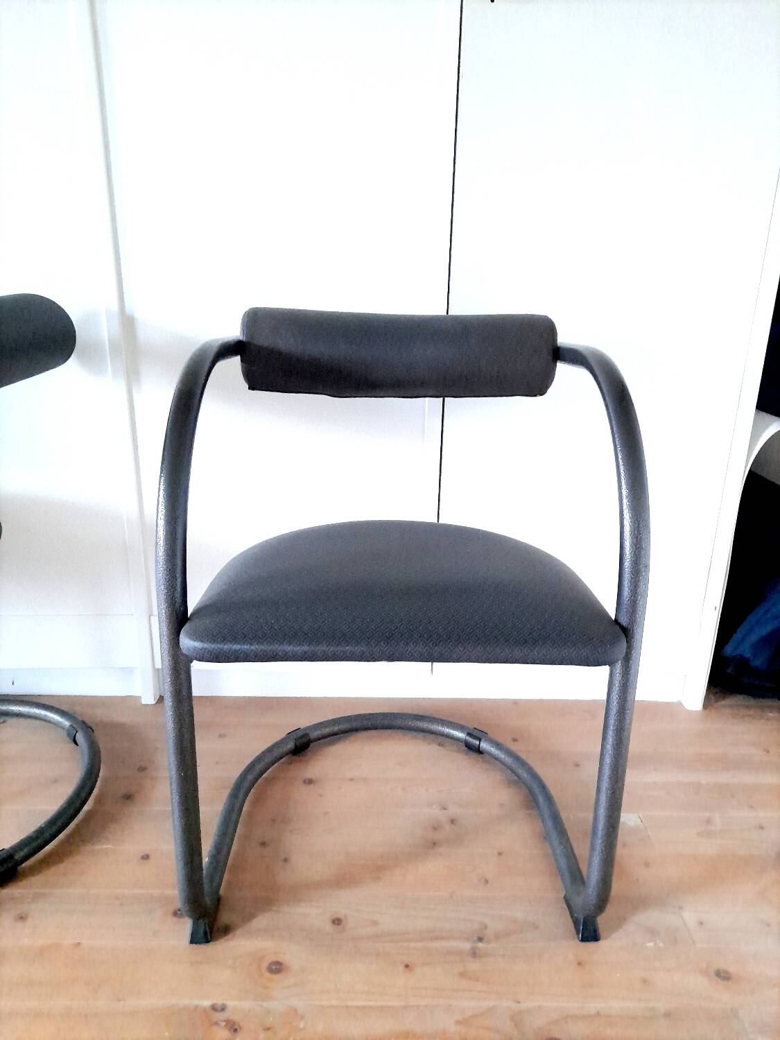 Set of 4 80s dining room chairs