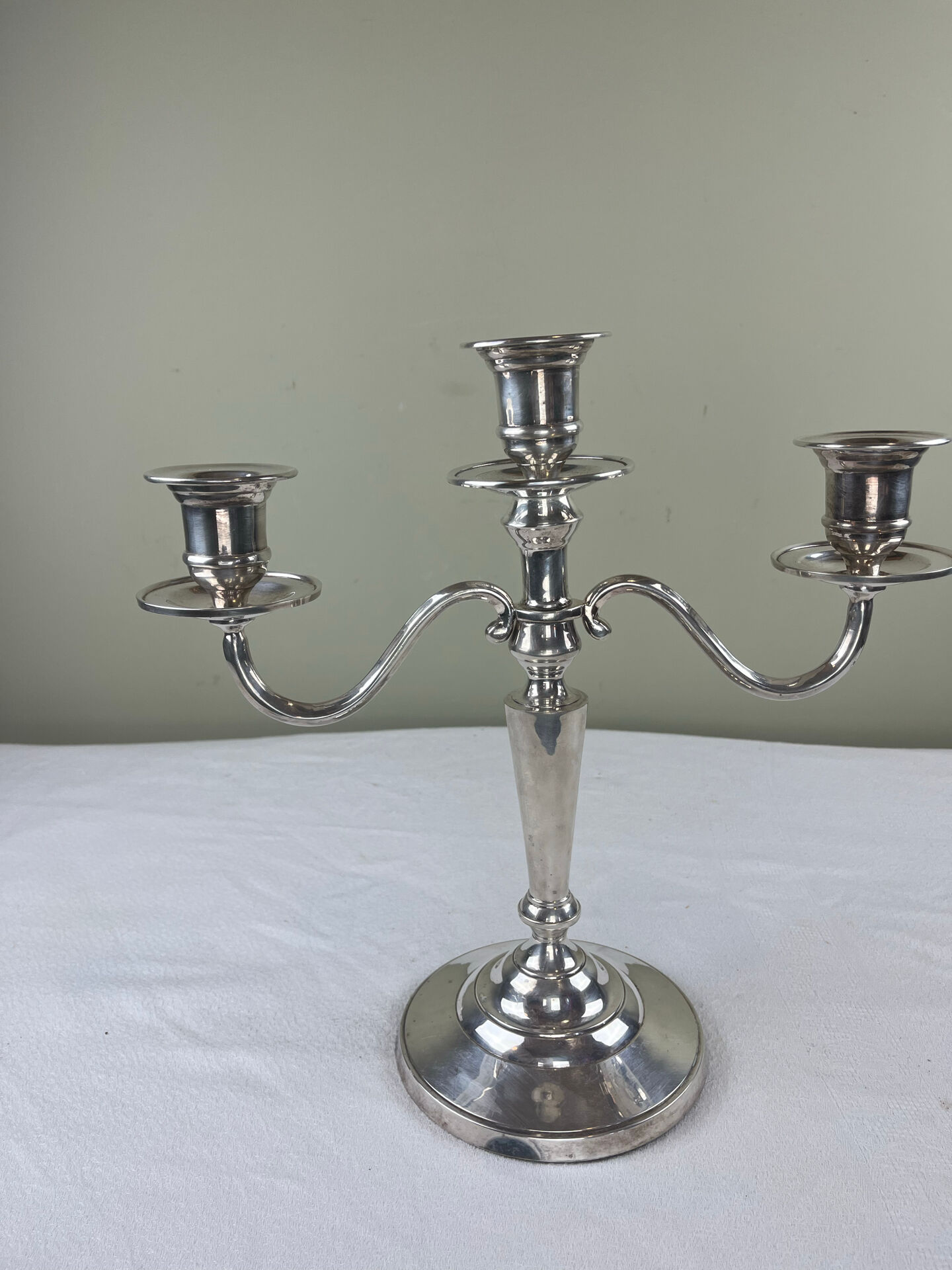 Silver metal chandelier with 3 lights