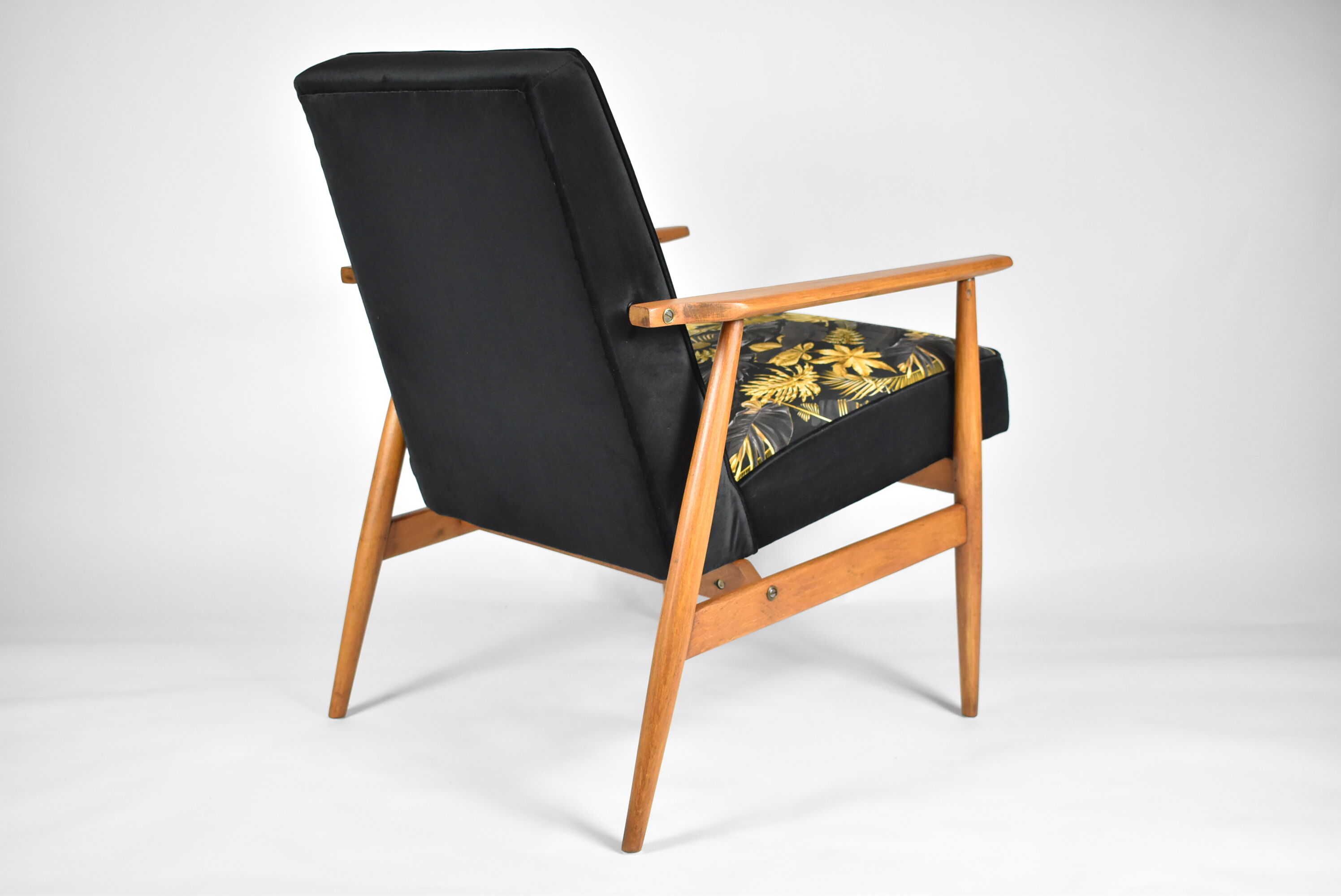 Armchair "Fox" designed by Henryk Lis 1970
