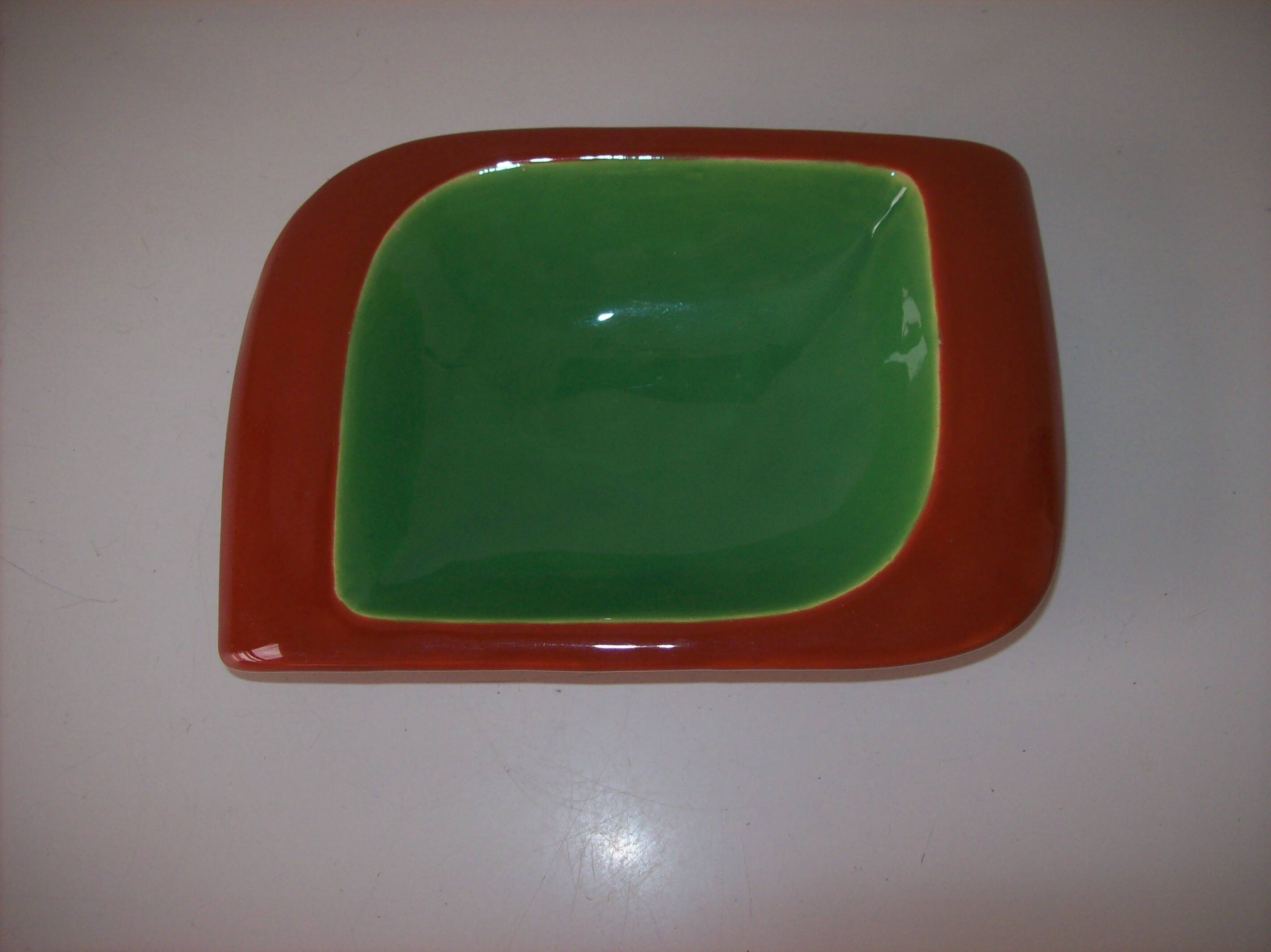 Free-form ceramic catchall