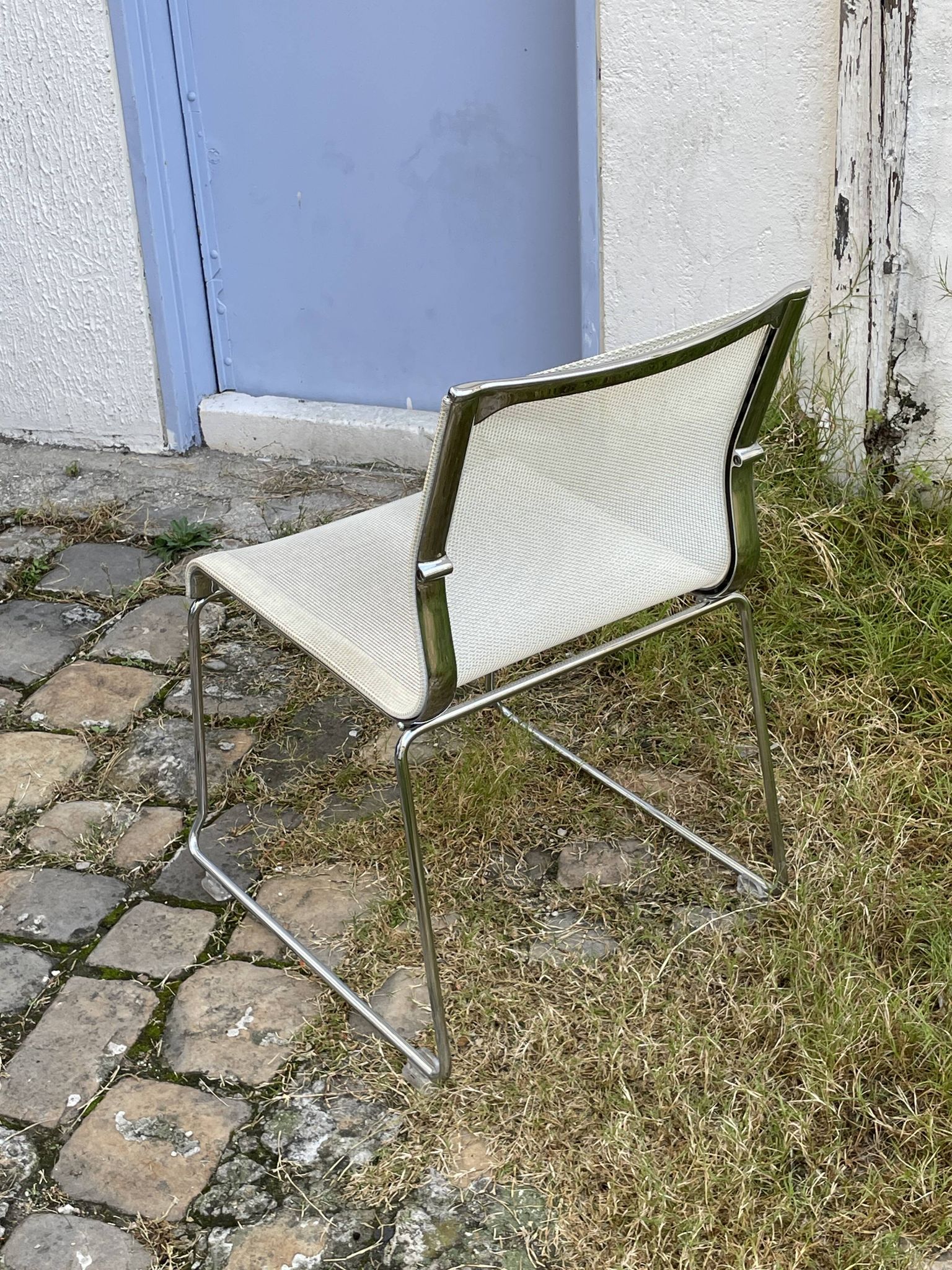 Lot de 5 Chaises de réunion empilables « Stick chair » ICF - piétement luge - tissu résille blanc
