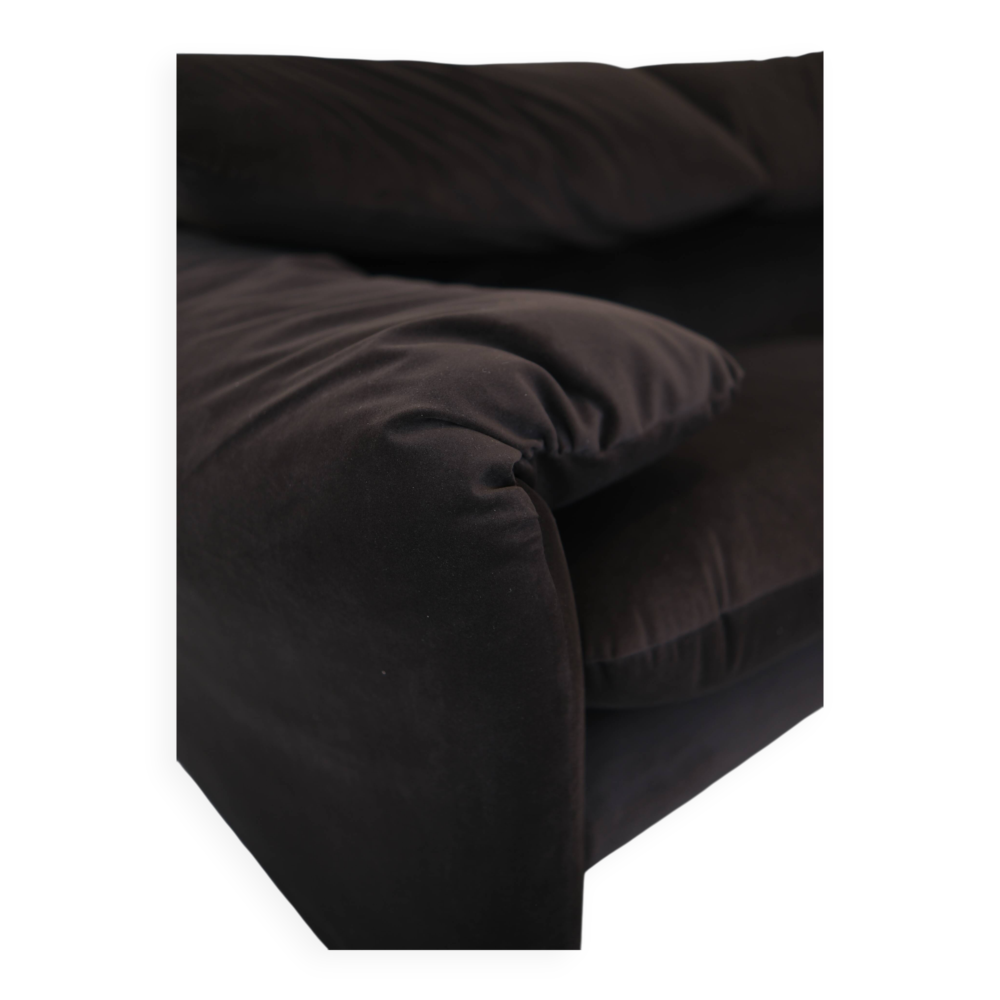 Maralunga sofa by Vico Magistretti
