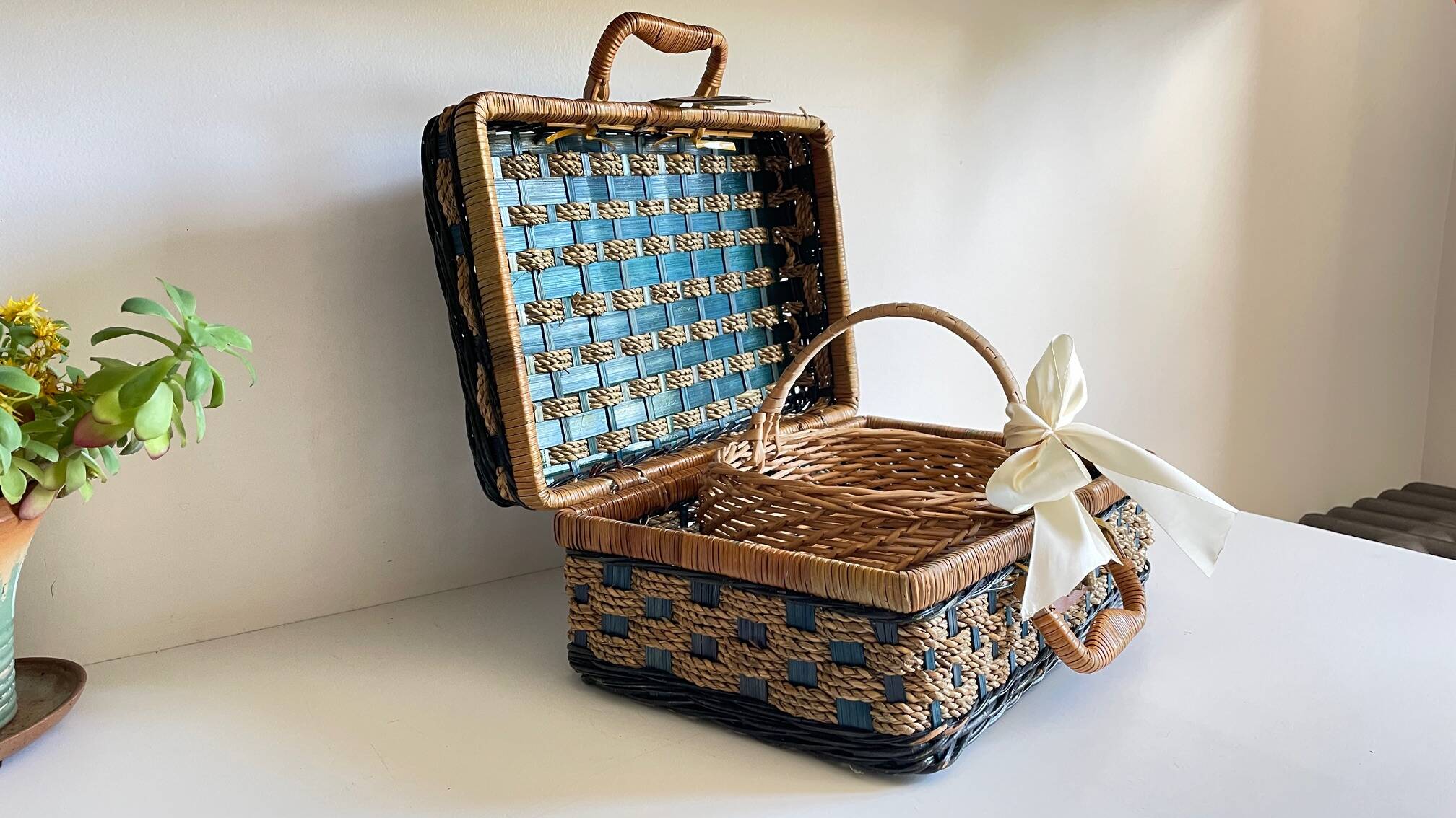 Set of 2 vintage rattan and rope baskets