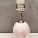 Lampe de table en verre blanc et rose conçue par Michael Bang et fabriquée par Holmegaard.