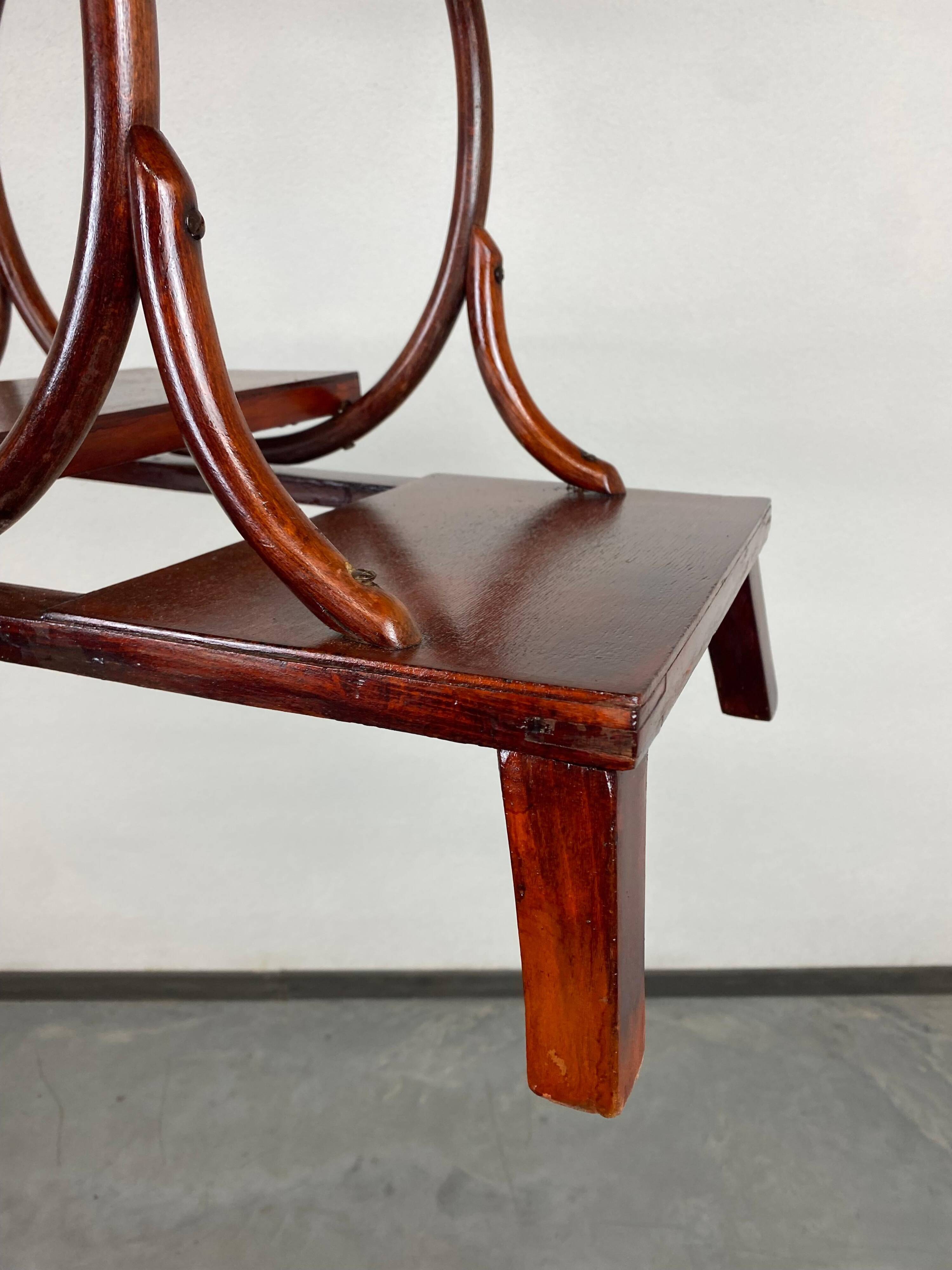 Porte-plante en bois courbé par Thonet