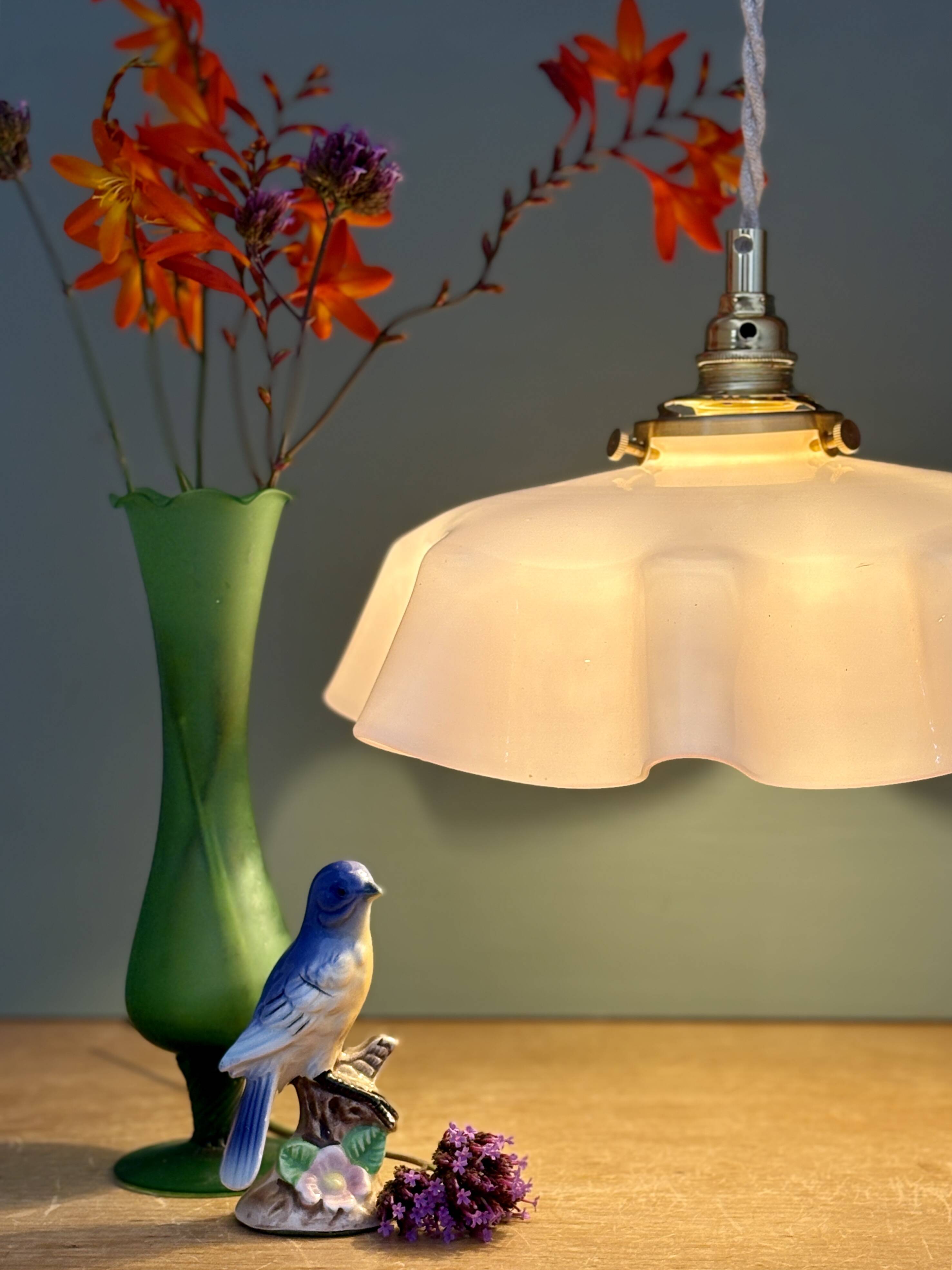 Vintage pendant light in pink opaline.