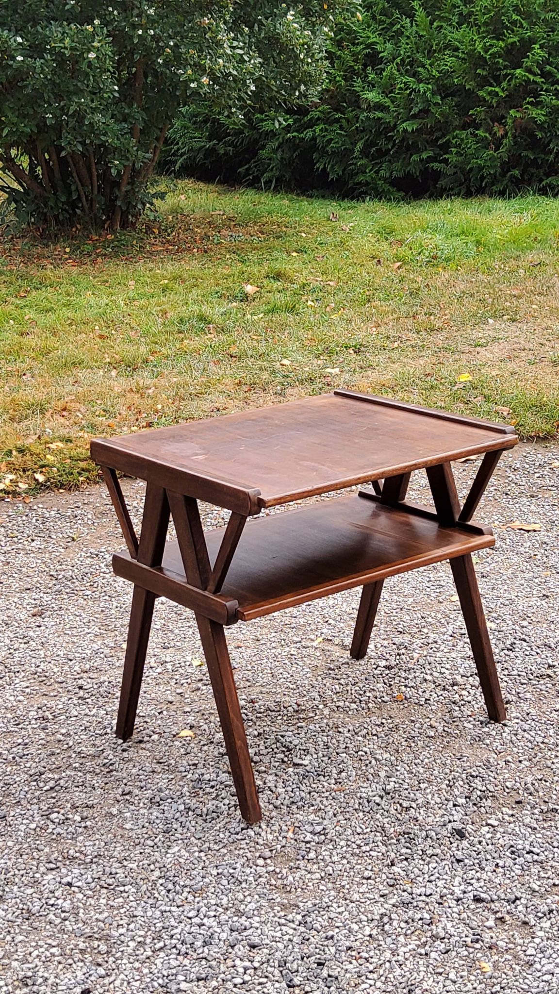 Table d’appoint vintage des années 50 en hêtre chêne et peuplier pieds compas