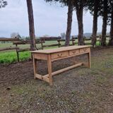 Farm table