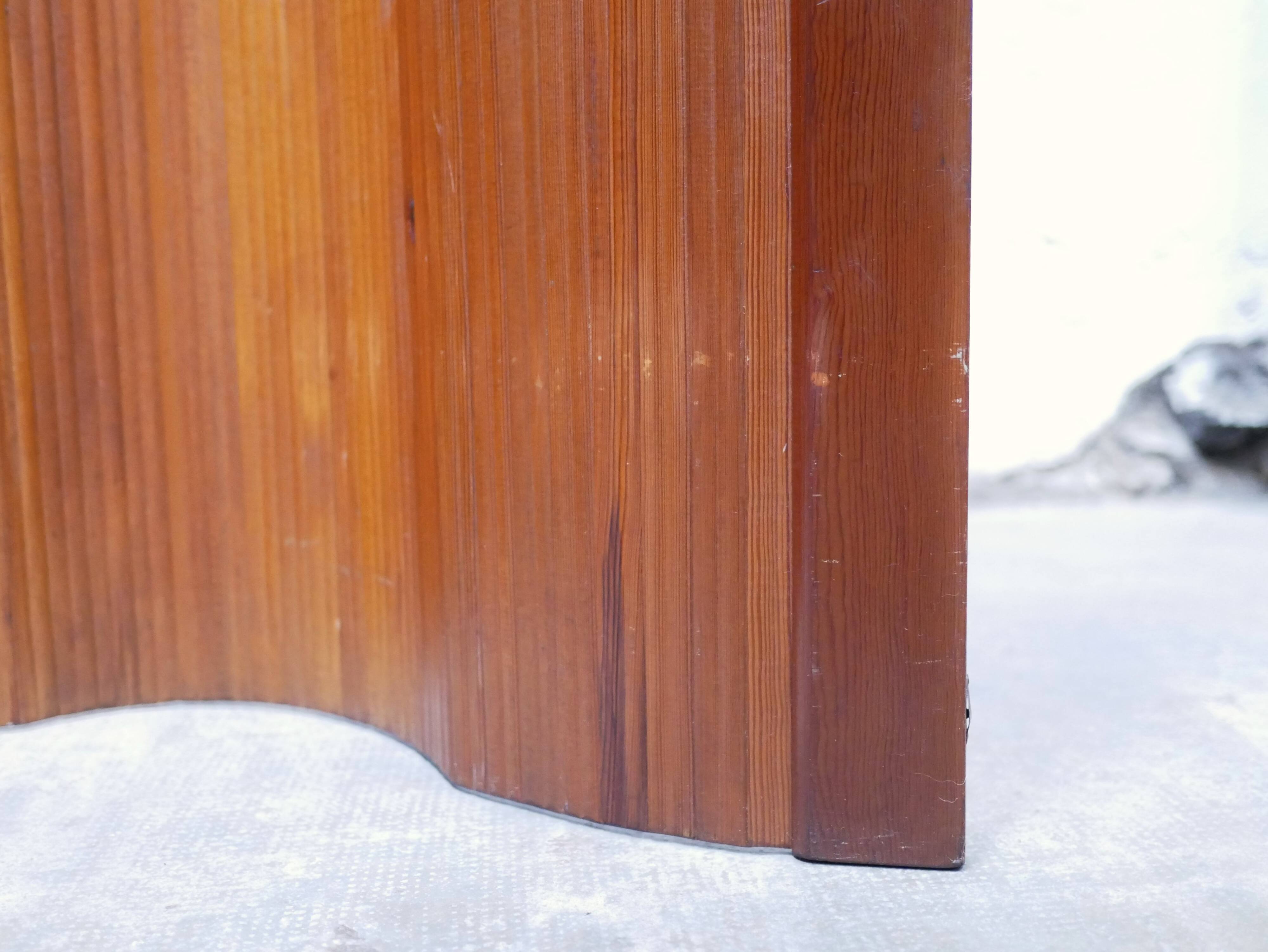 Vintage wooden screen published by snsa