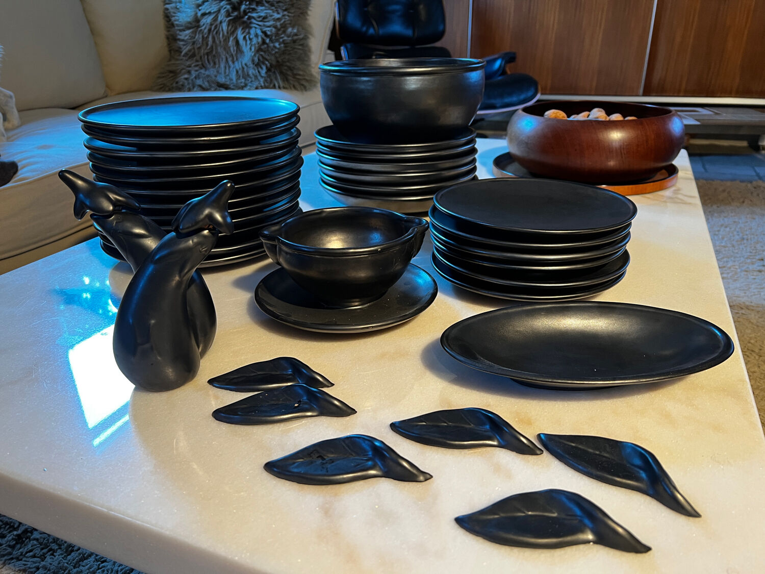 Service de table Ceramony Vallauris en faience noir mat 1950 - 38 pièces