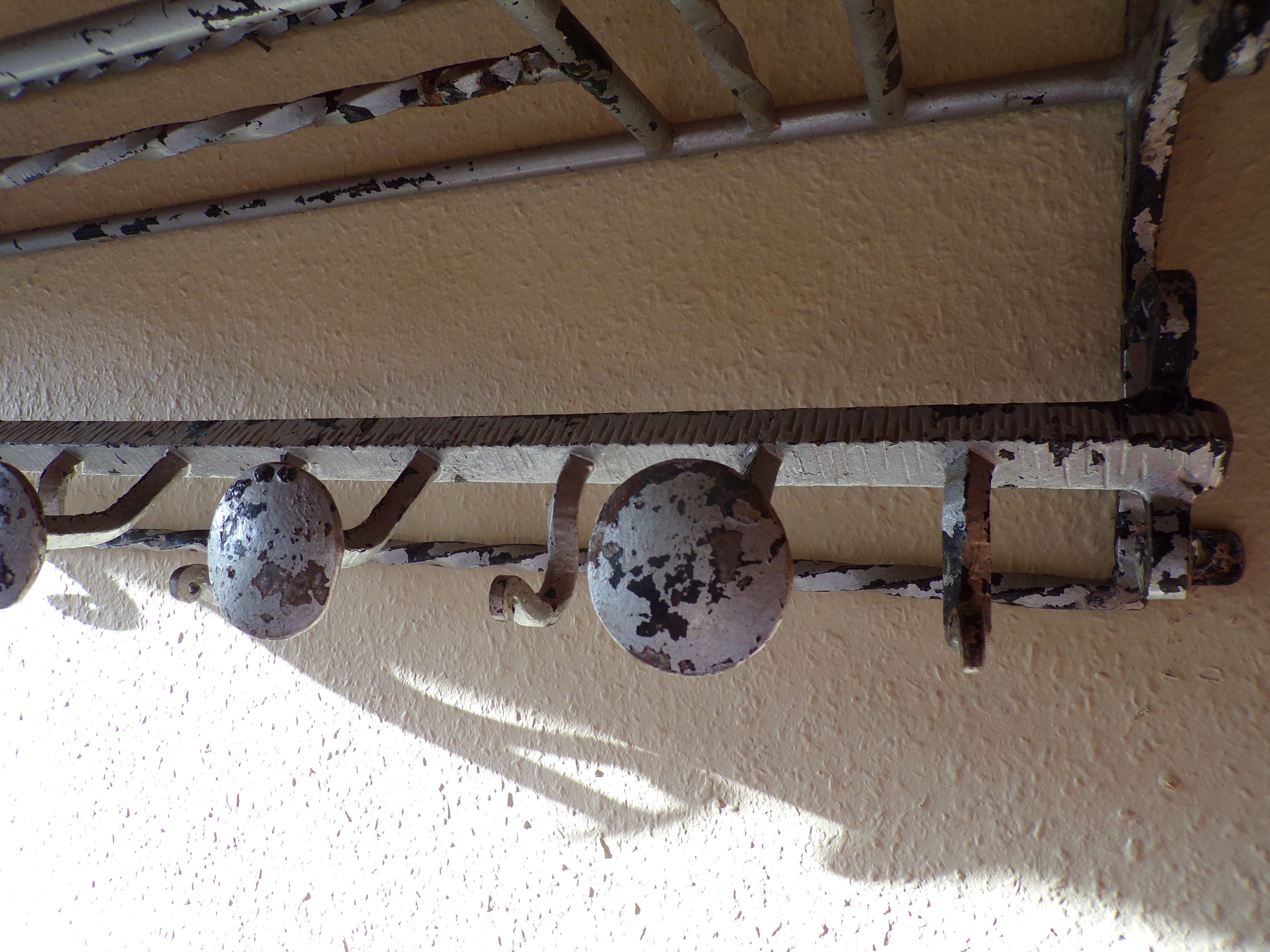 Wall coat holder in wrought iron