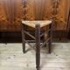 Série de 3 tabourets tripodes bois et paille
