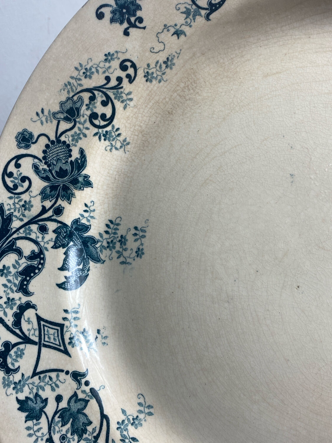 Service plates, iron earth, Sévigné, HB & Cie