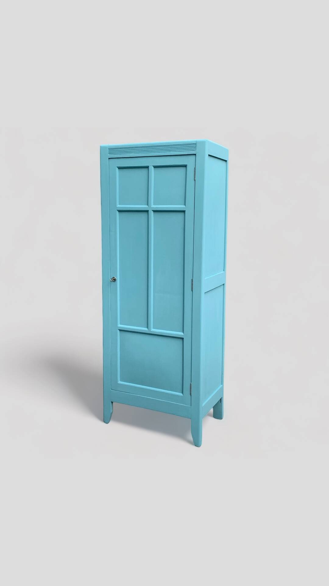 Armoire bonnetière parisienne turquoise 1940