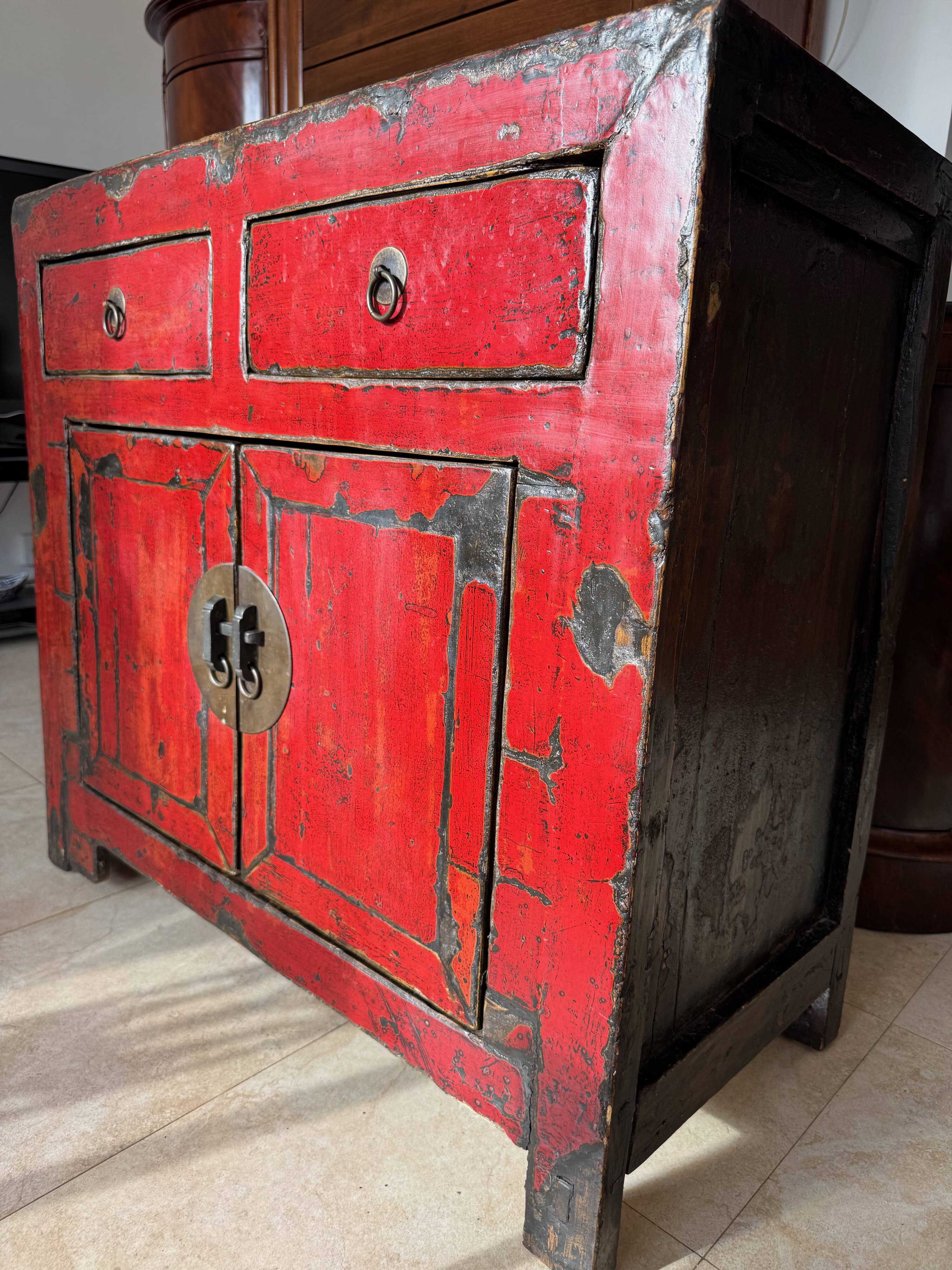 Small antique Chinese buffet (1920-1950) in rustic style, red lacquered, ori
