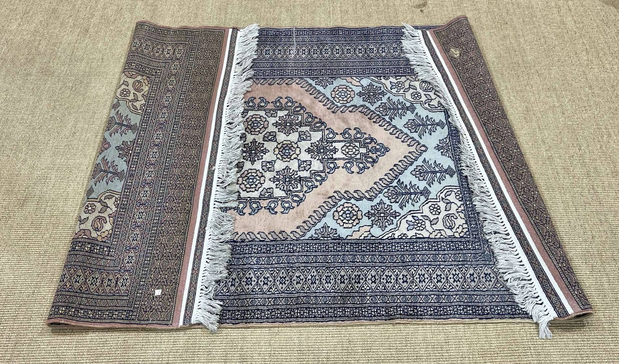 Handmade Pakistani Wool Rug - 2m04 x 1m21