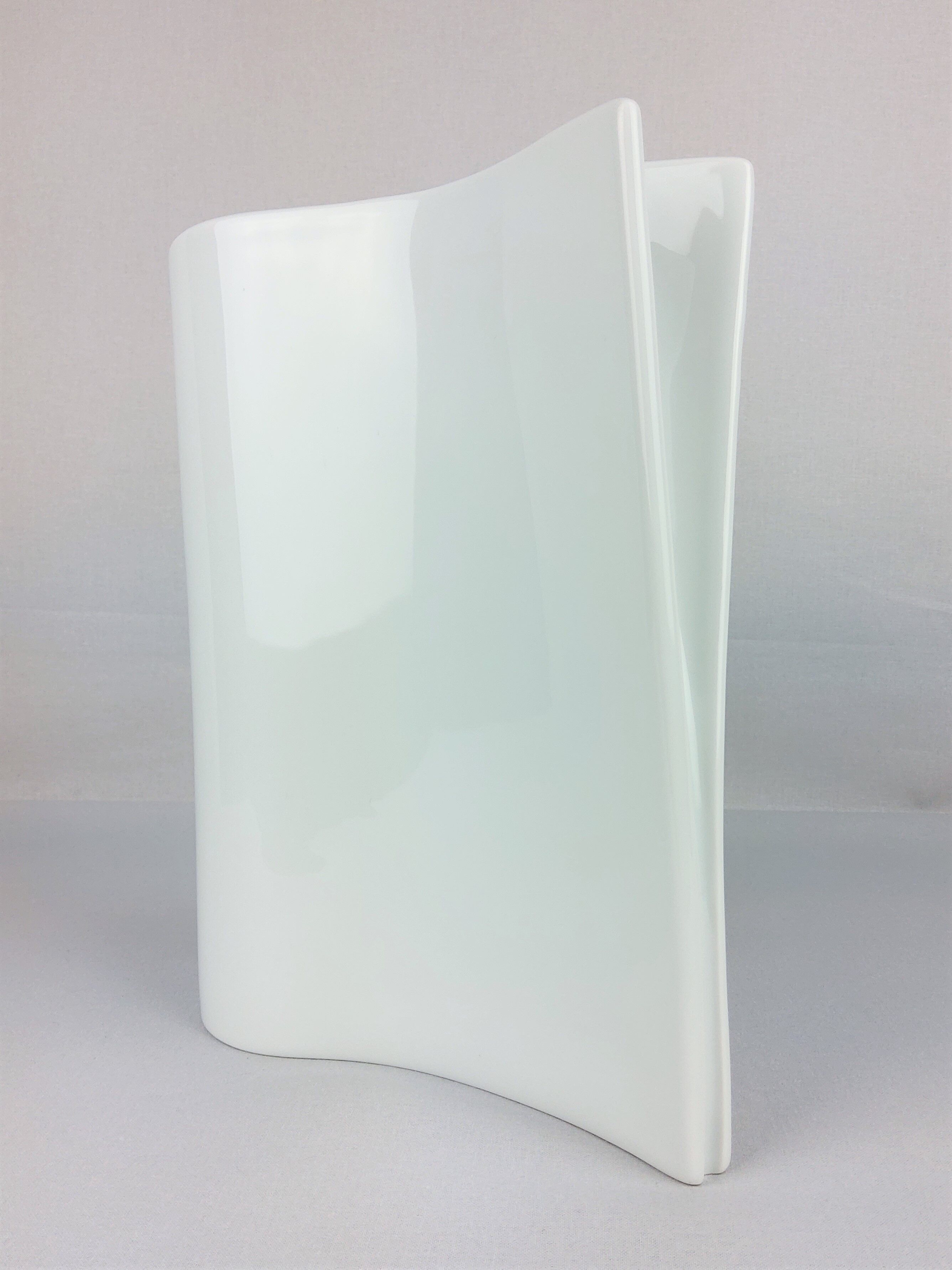 White vase Sarian porcelain Limoges Ramdam