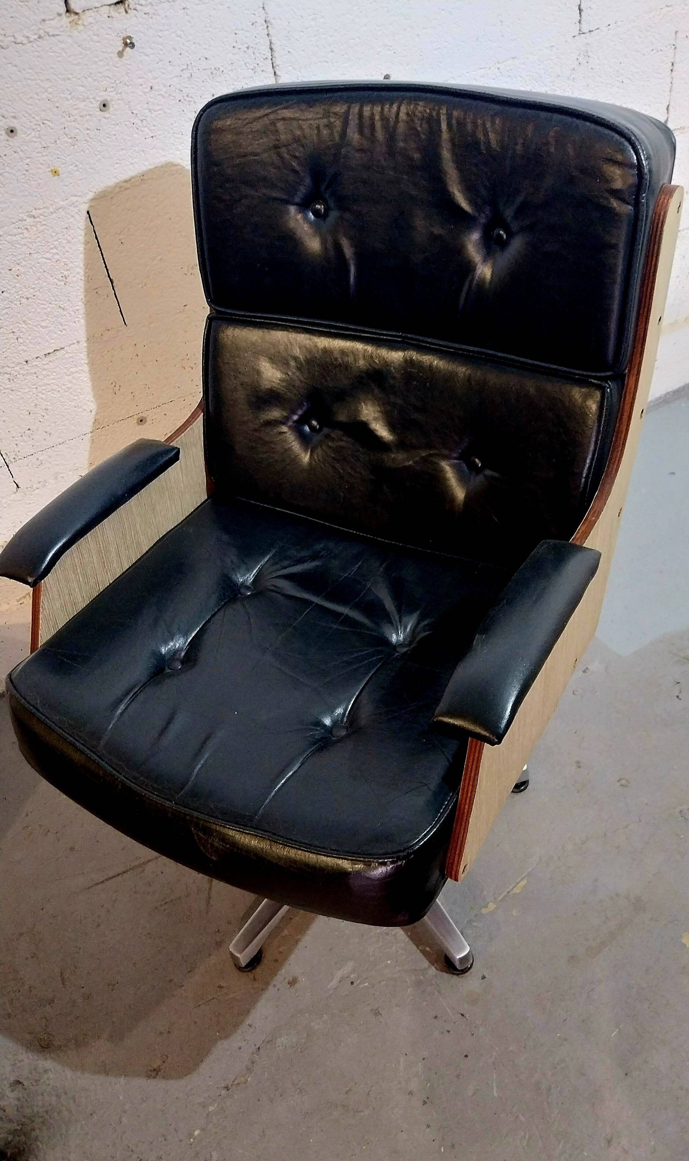 Pair of Italian armchairs 1960