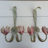 Paire d'appliques anciennes en tôle peinte à décor de fleurs